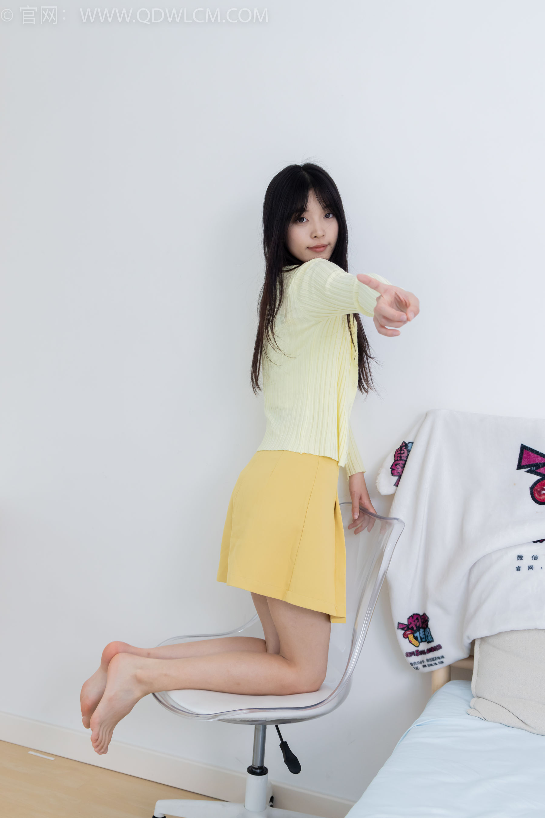 物恋传媒 No.2381 茯苓 - 板鞋、短肉丝、裸足/(195P)