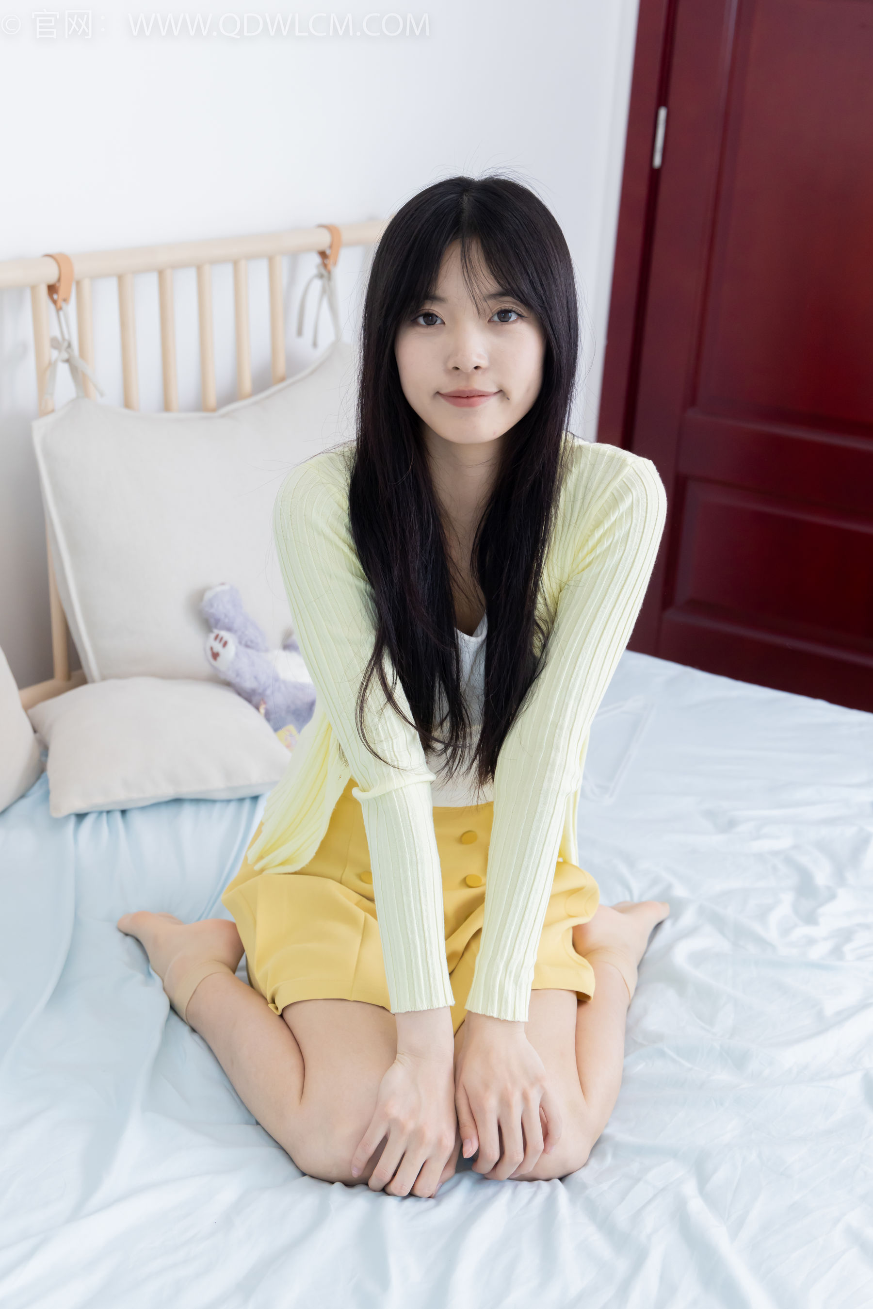 物恋传媒 No.2381 茯苓 - 板鞋、短肉丝、裸足/(195P)