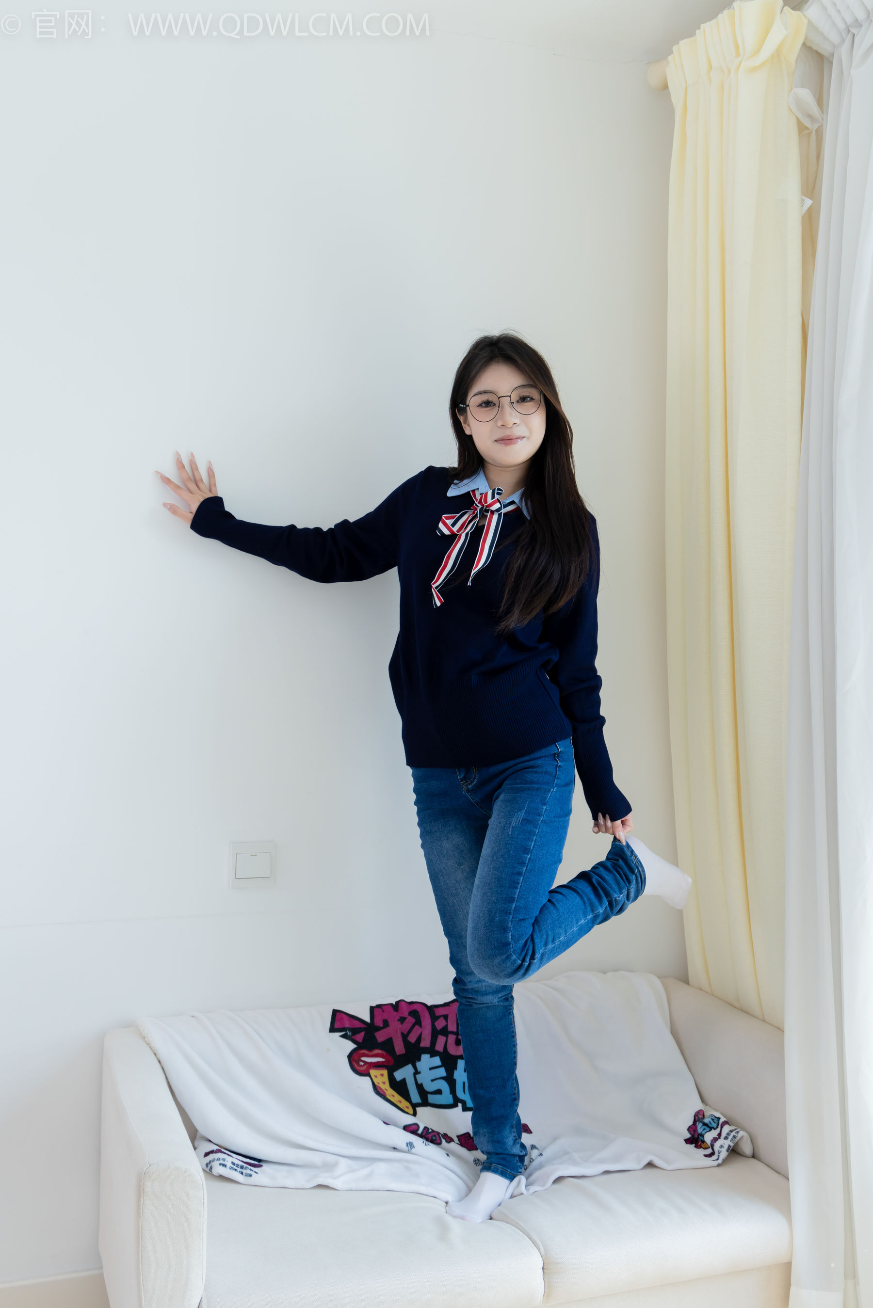 物恋传媒 No.2379 闪闪 - 帆布鞋、白棉袜、厚白丝小腿袜、裸足/(160P)