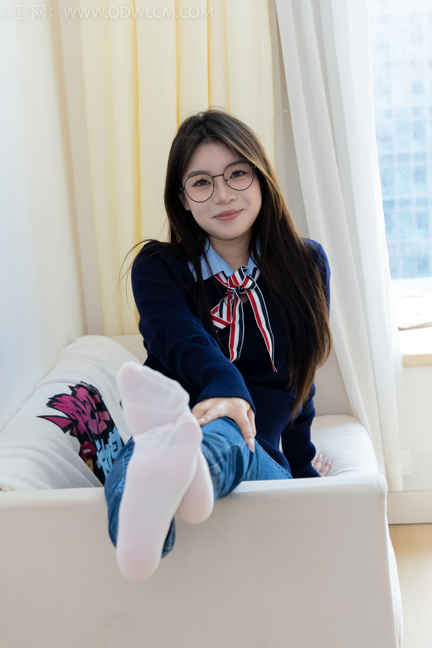 物恋传媒 No.2379 闪闪 - 帆布鞋、白棉袜、厚白丝小腿袜、裸足/(160P)