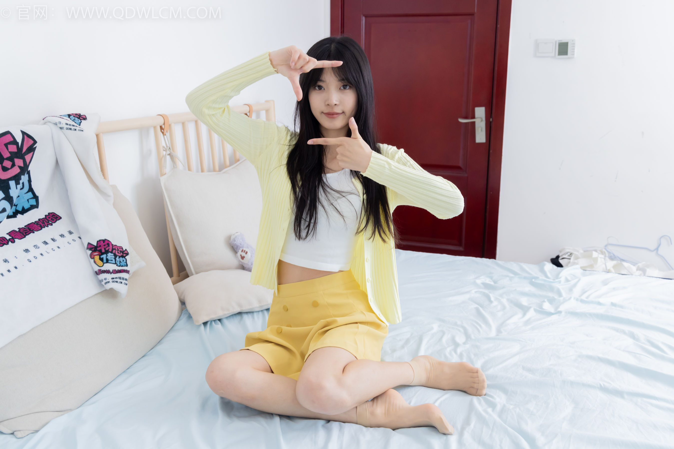 物恋传媒 No.2381 茯苓 - 板鞋、短肉丝、裸足/(195P)