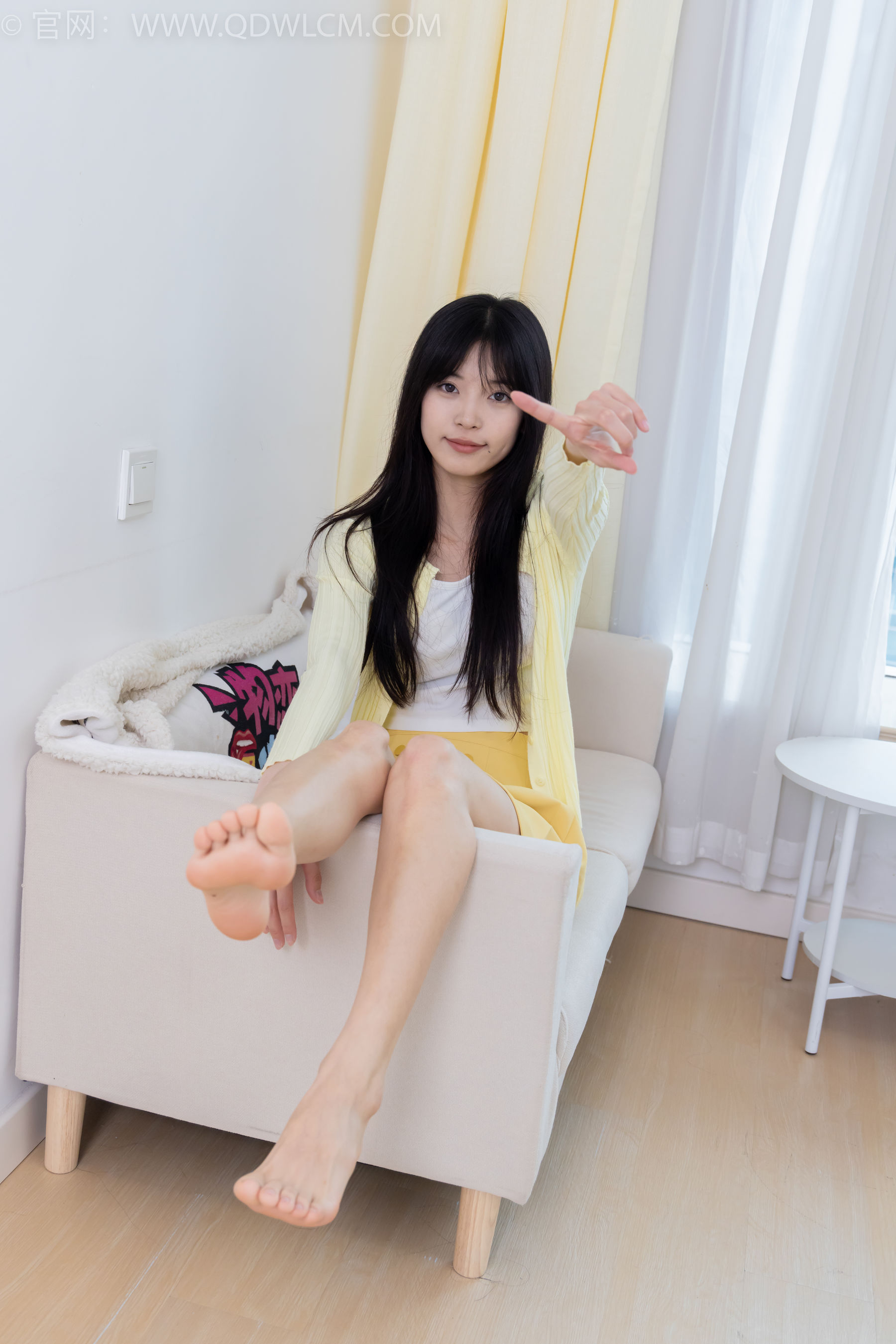 物恋传媒 No.2381 茯苓 - 板鞋、短肉丝、裸足/(195P)