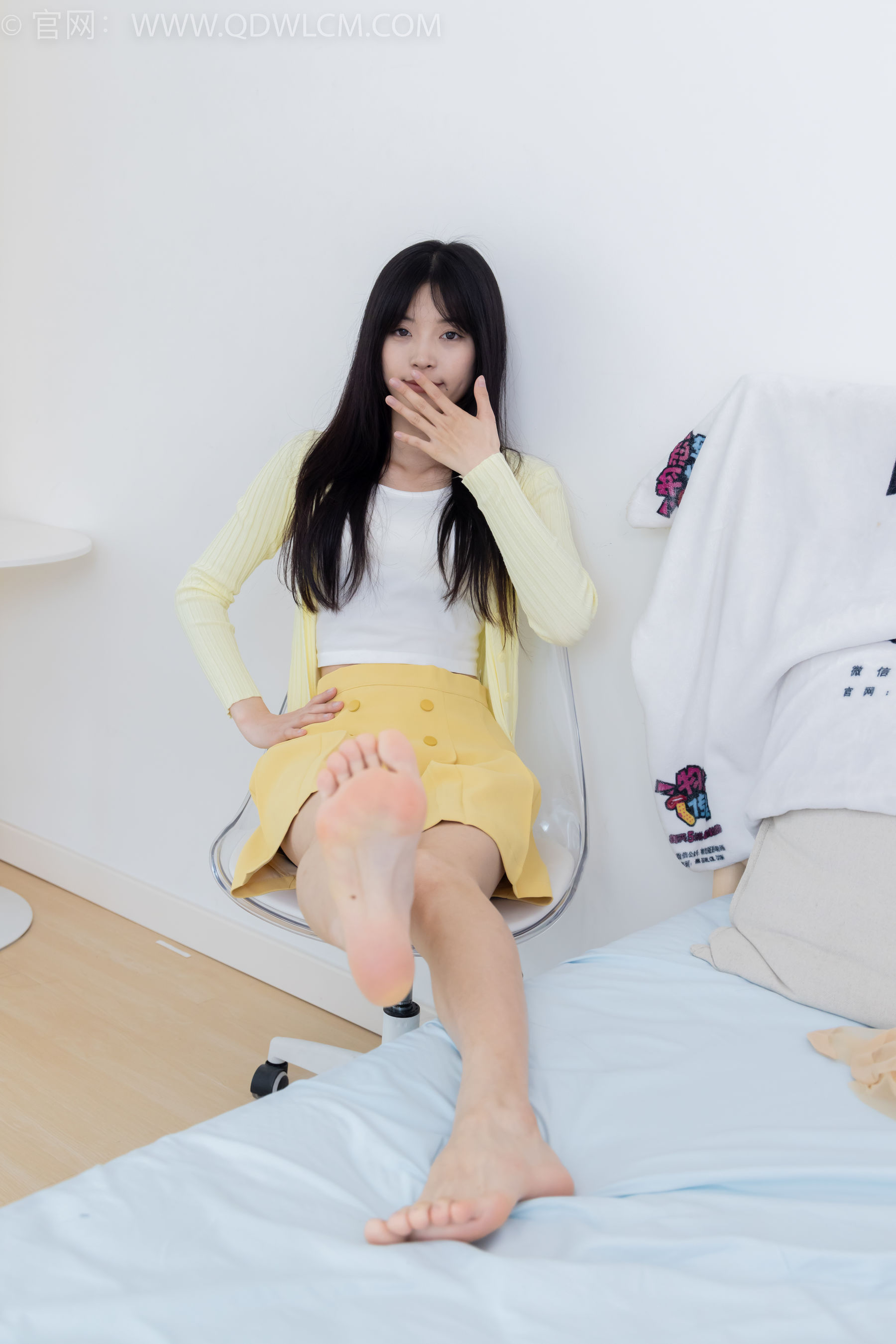 物恋传媒 No.2381 茯苓 - 板鞋、短肉丝、裸足/(195P)