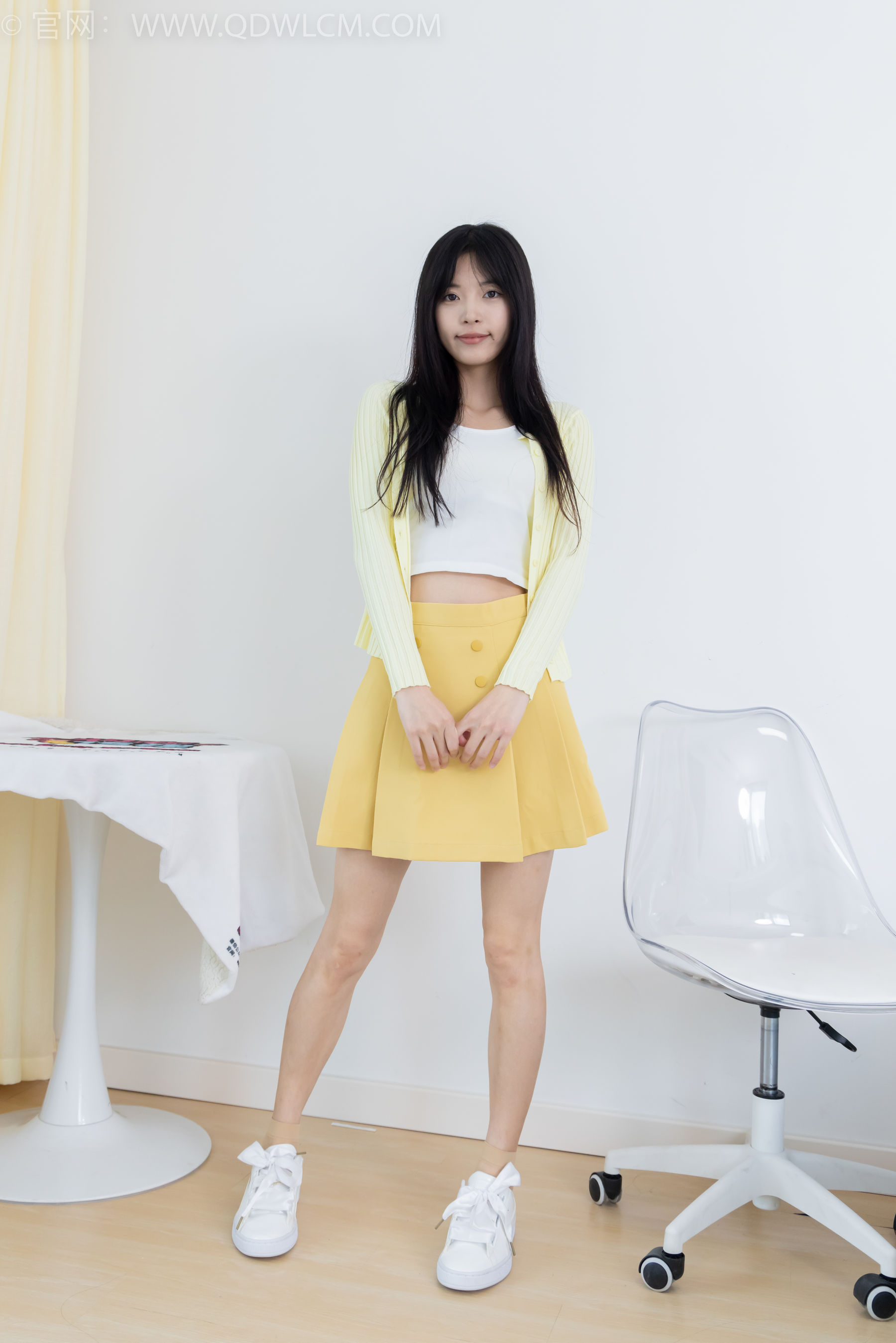 物恋传媒 No.2381 茯苓 - 板鞋、短肉丝、裸足/(195P)