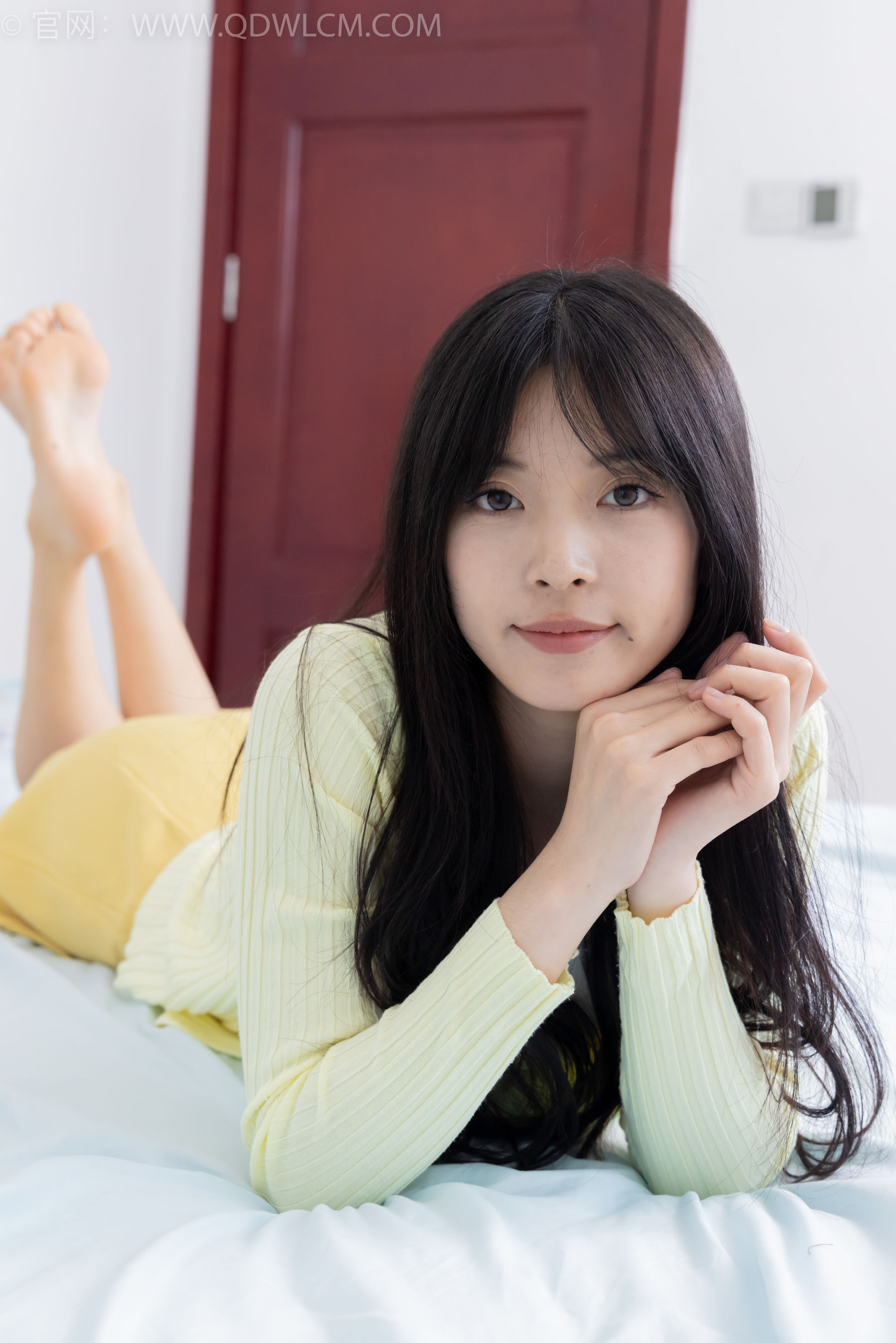 物恋传媒 No.2381 茯苓 - 板鞋、短肉丝、裸足/(195P)