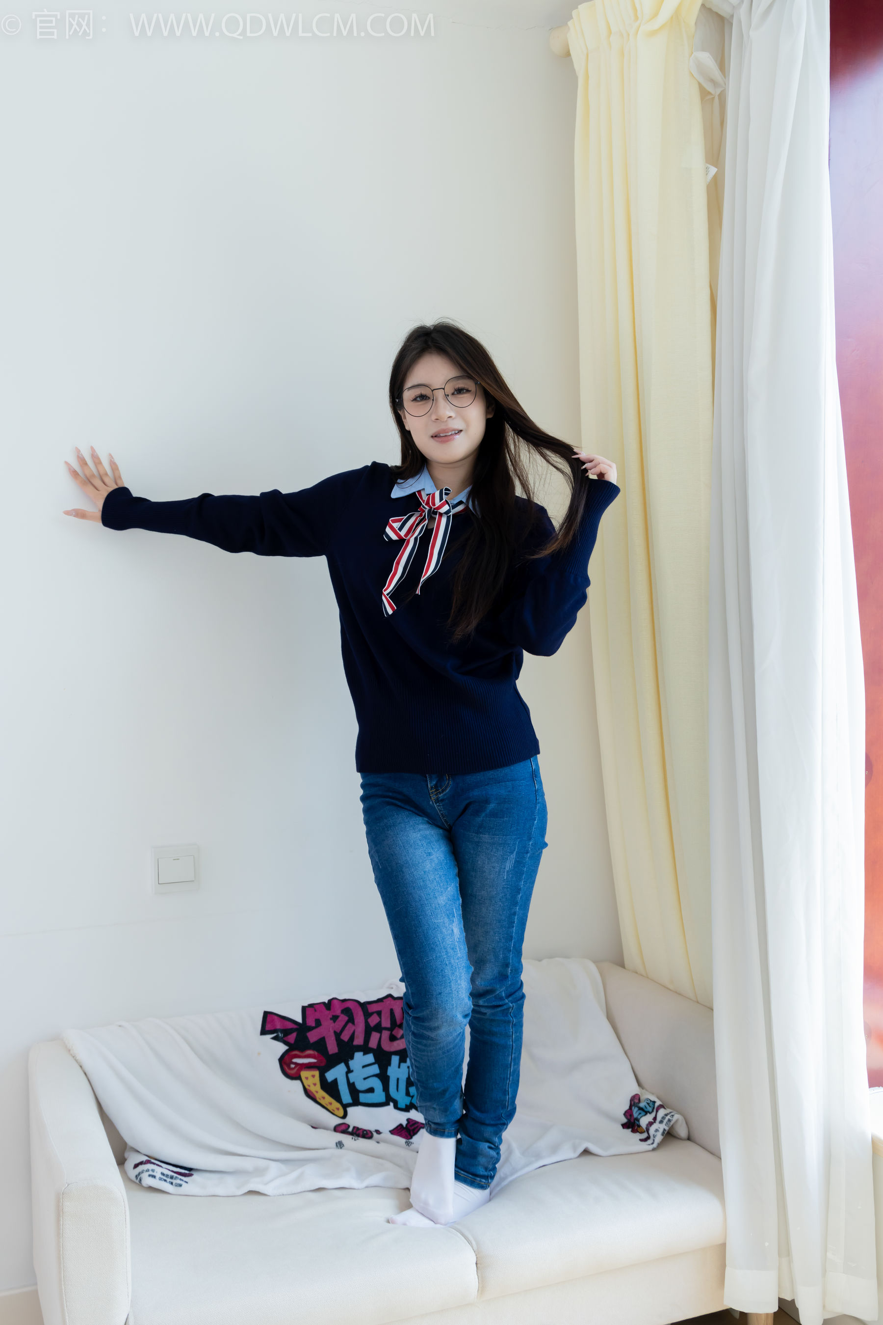 物恋传媒 No.2379 闪闪 - 帆布鞋、白棉袜、厚白丝小腿袜、裸足/(160P)