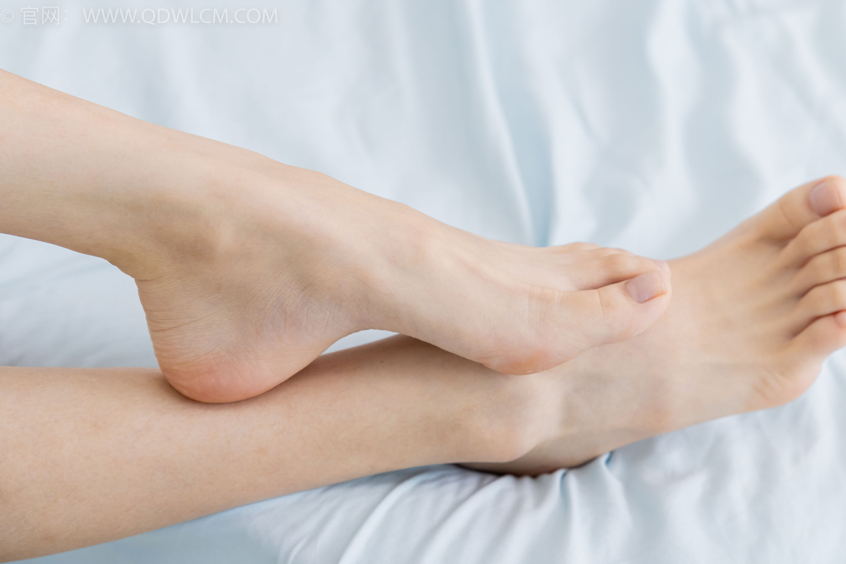 物恋传媒 No.2381 茯苓 - 板鞋、短肉丝、裸足/(195P)