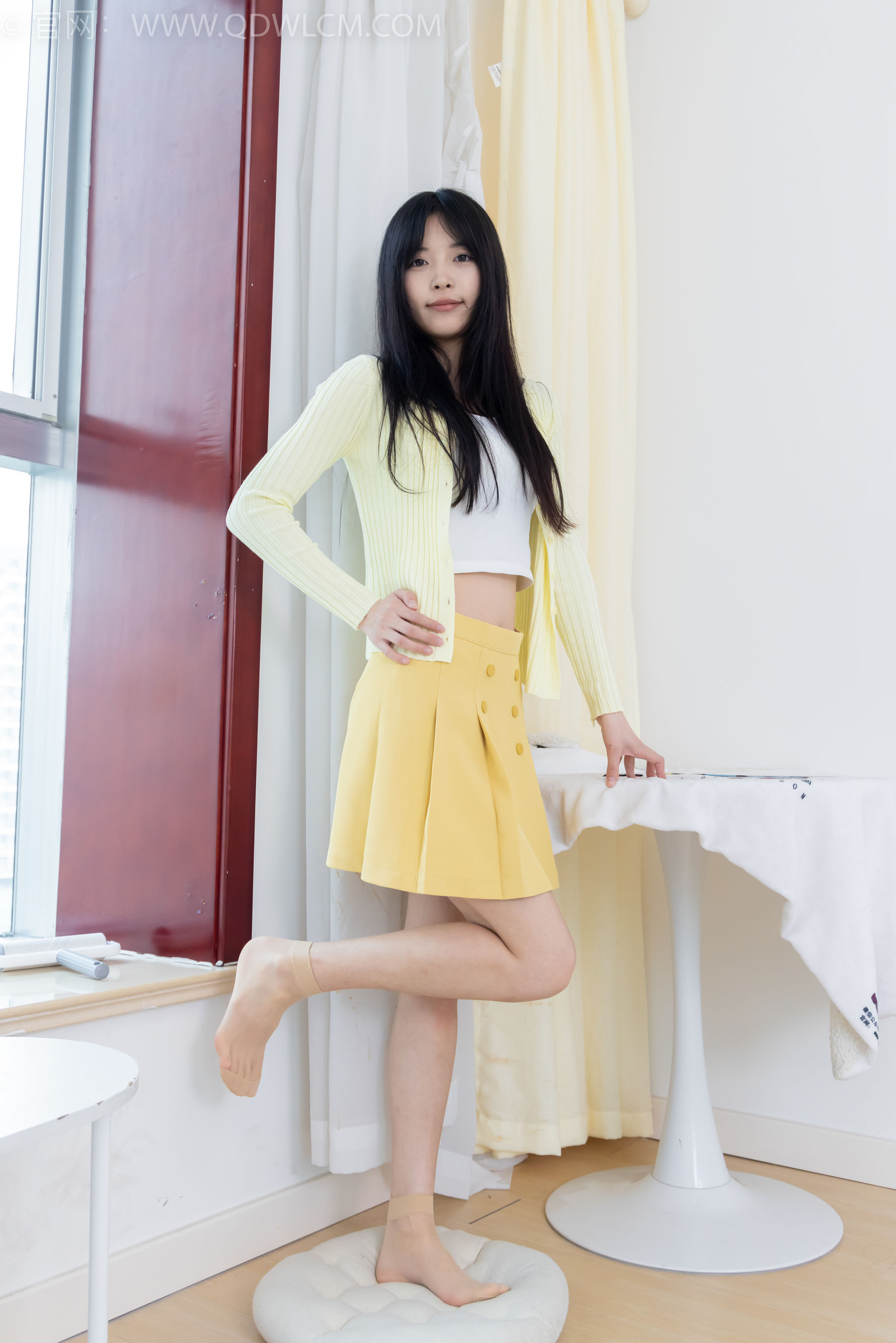 物恋传媒 No.2381 茯苓 - 板鞋、短肉丝、裸足/(195P)