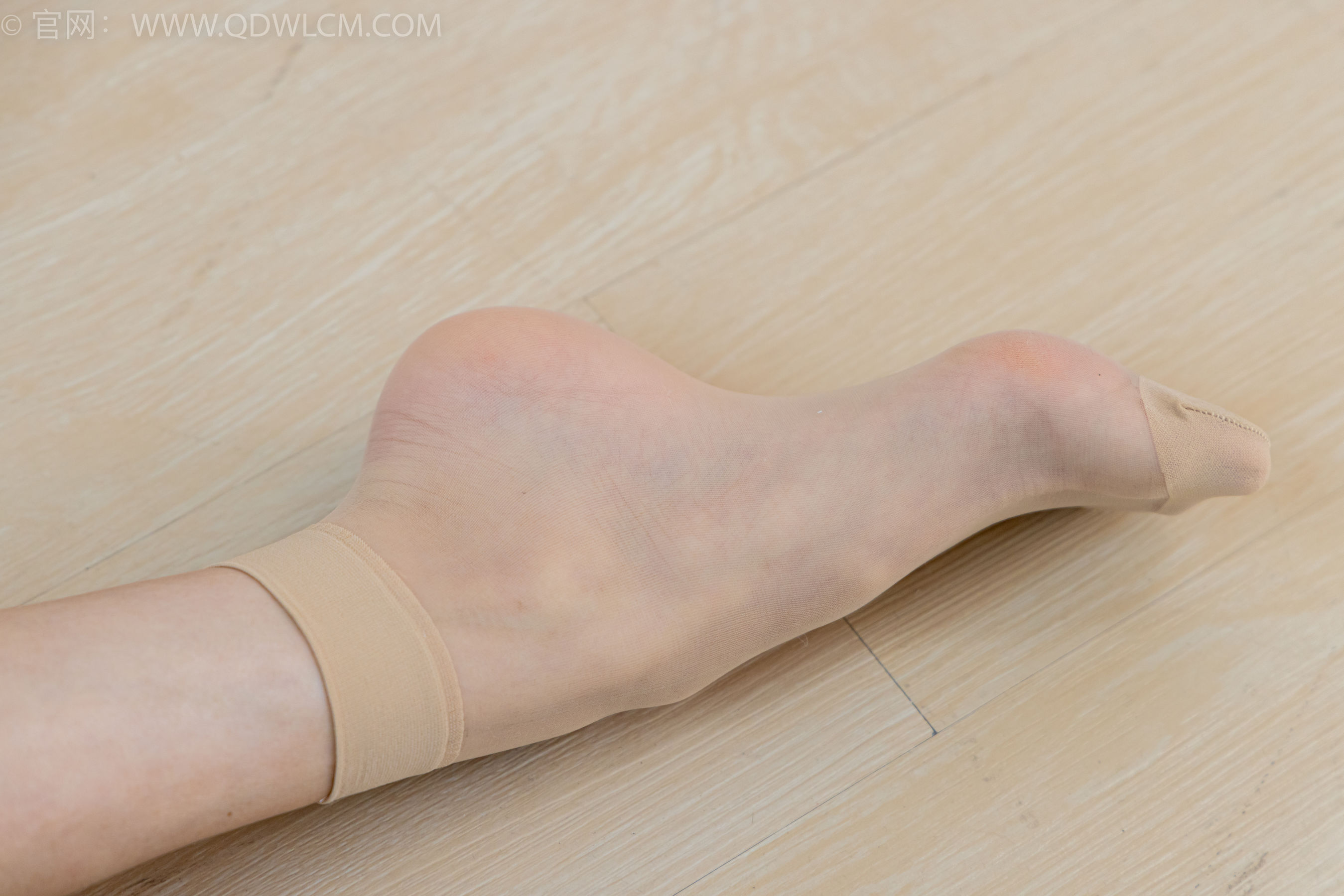 物恋传媒 No.2381 茯苓 - 板鞋、短肉丝、裸足/(195P)