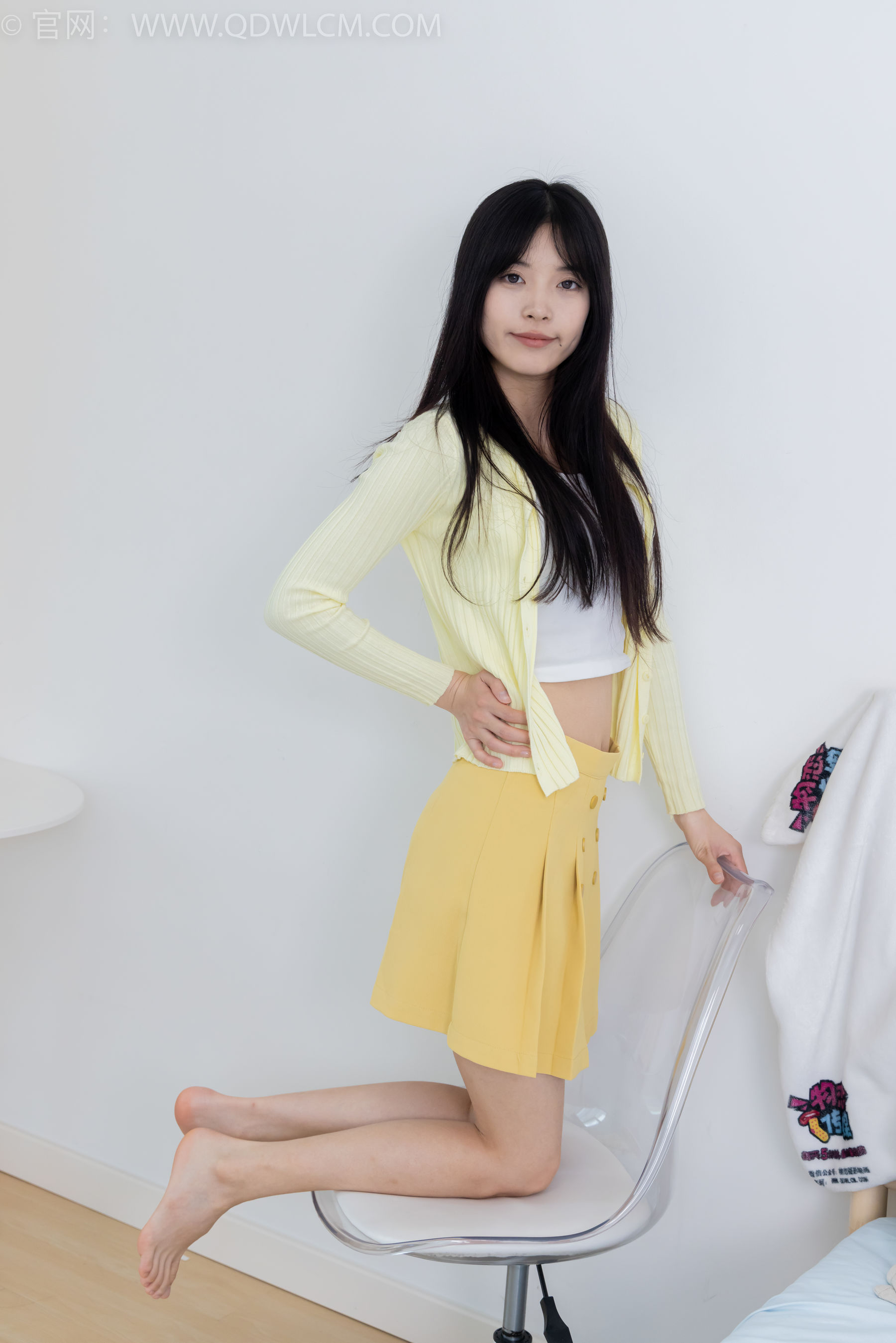 物恋传媒 No.2381 茯苓 - 板鞋、短肉丝、裸足/(195P)