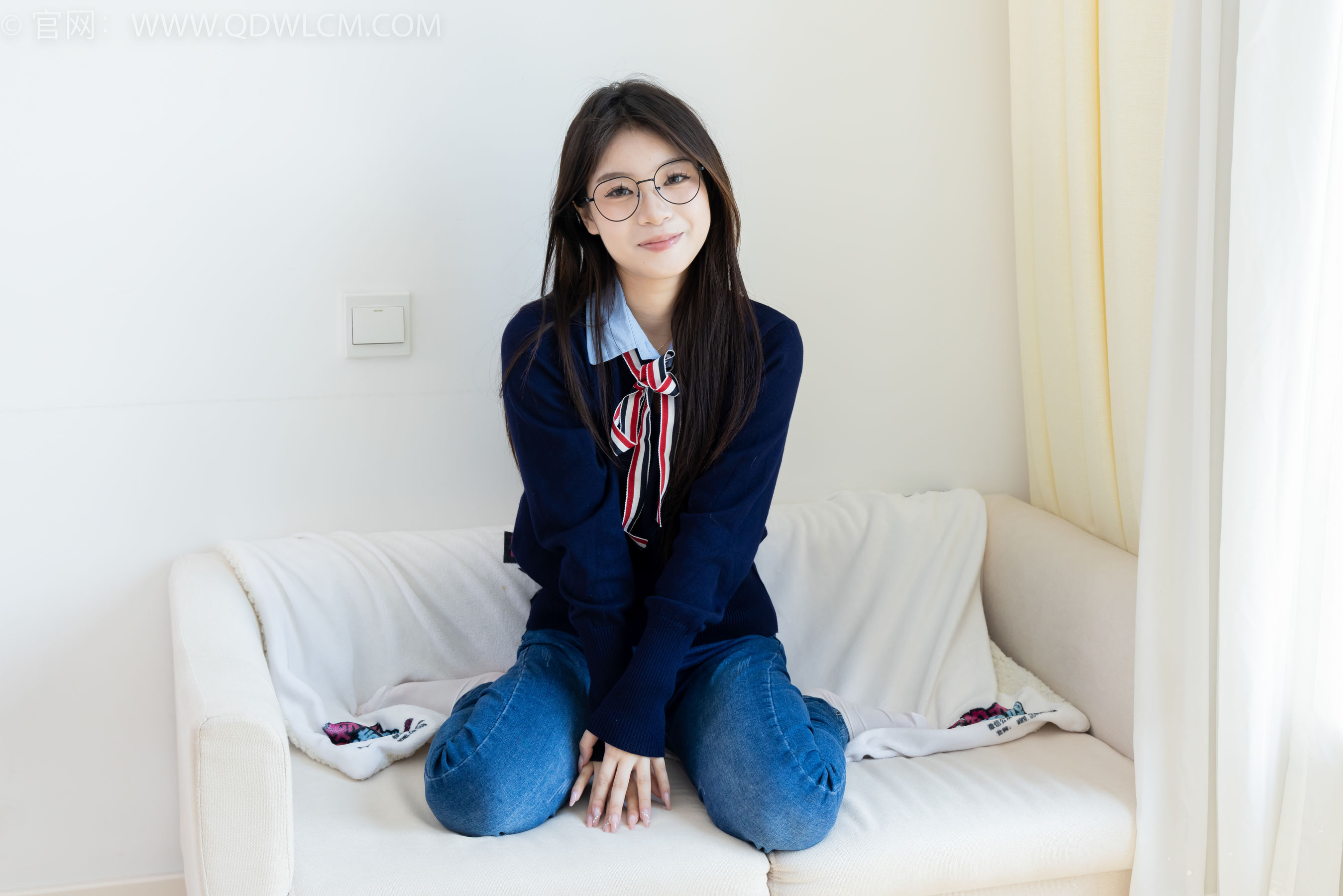 物恋传媒 No.2379 闪闪 - 帆布鞋、白棉袜、厚白丝小腿袜、裸足/(160P)