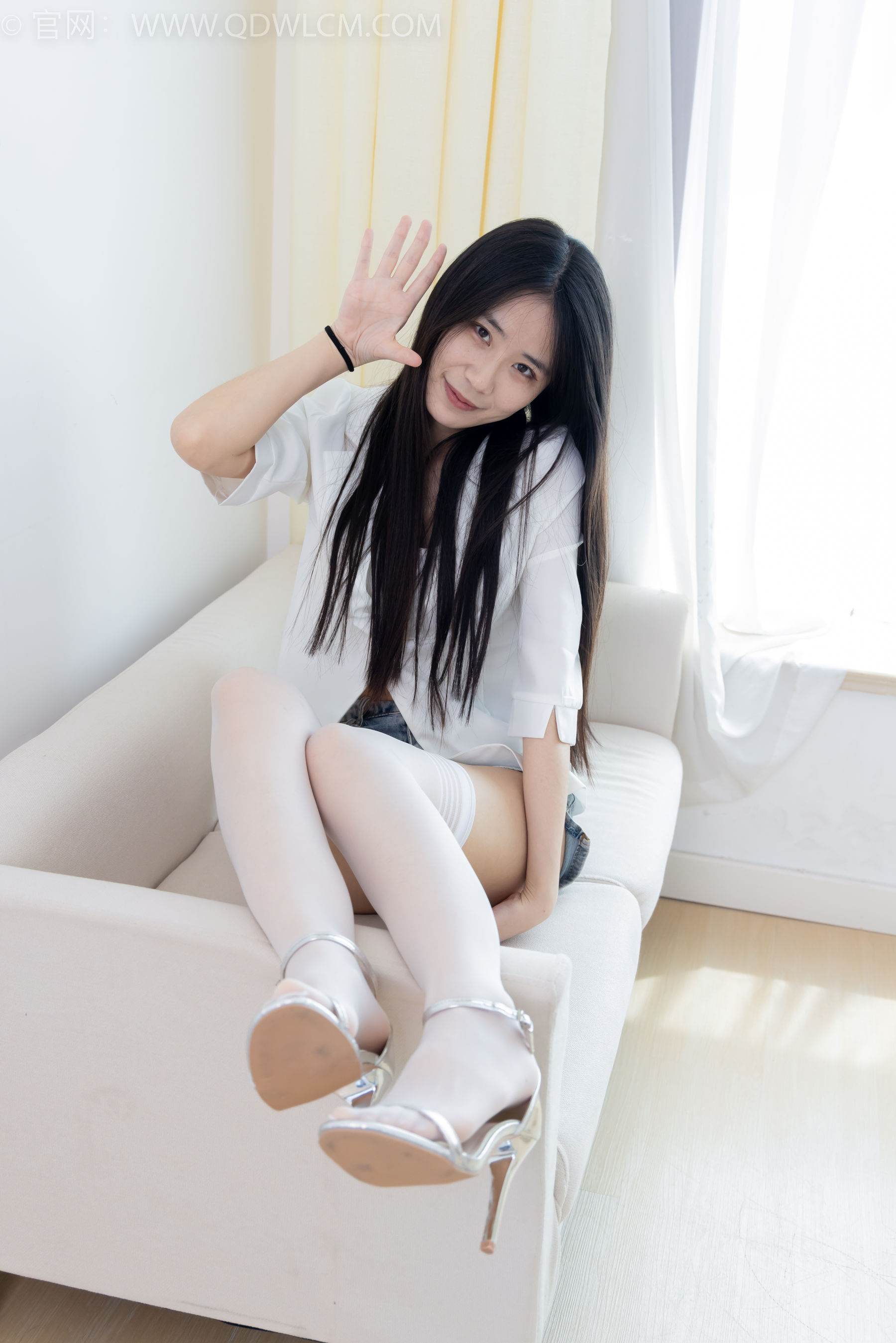 物恋传媒 No.2376 菜菜 - 三双鞋子、过膝白丝、过膝肉丝、过膝黑丝/(155P)