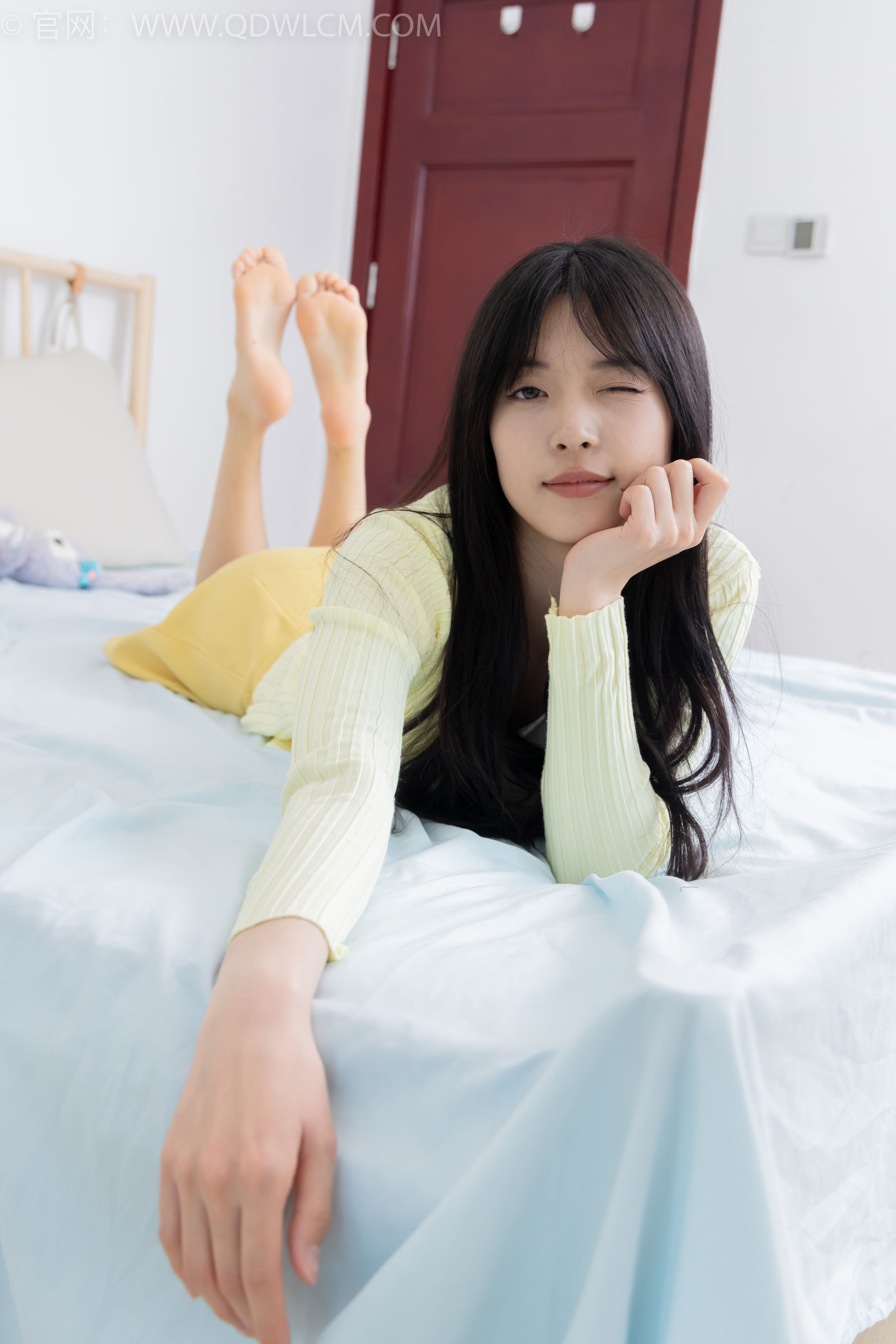 物恋传媒 No.2381 茯苓 - 板鞋、短肉丝、裸足/(195P)