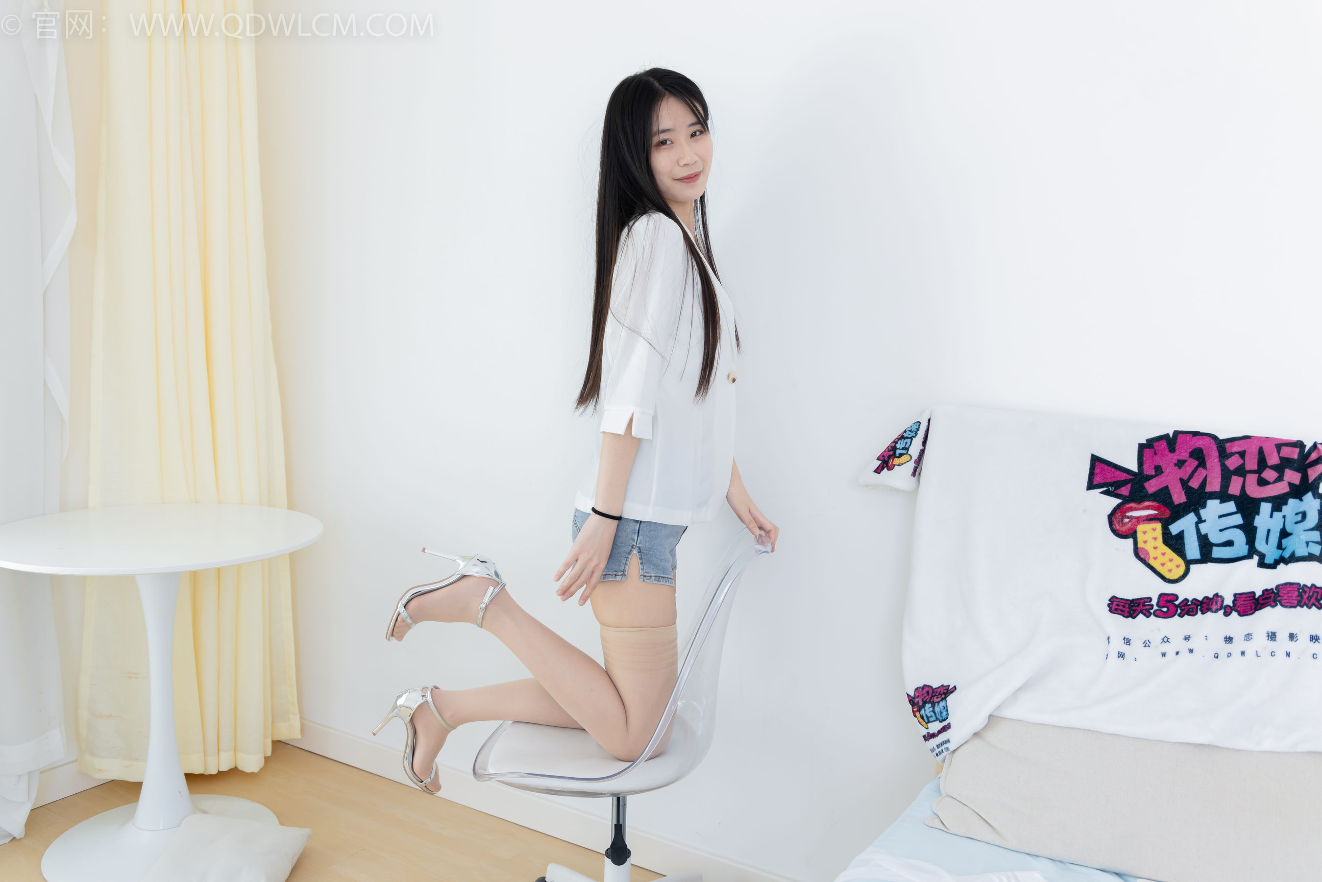 物恋传媒 No.2376 菜菜 - 三双鞋子、过膝白丝、过膝肉丝、过膝黑丝/(155P)