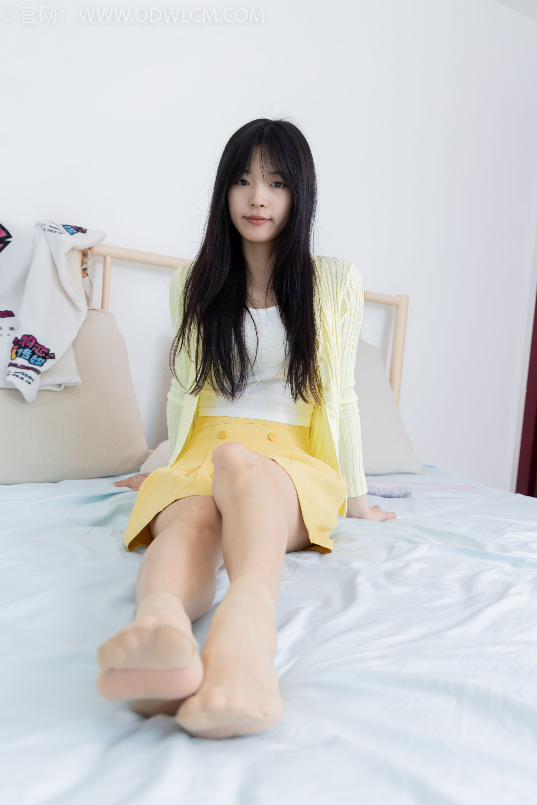 物恋传媒 No.2381 茯苓 - 板鞋、短肉丝、裸足/(195P)