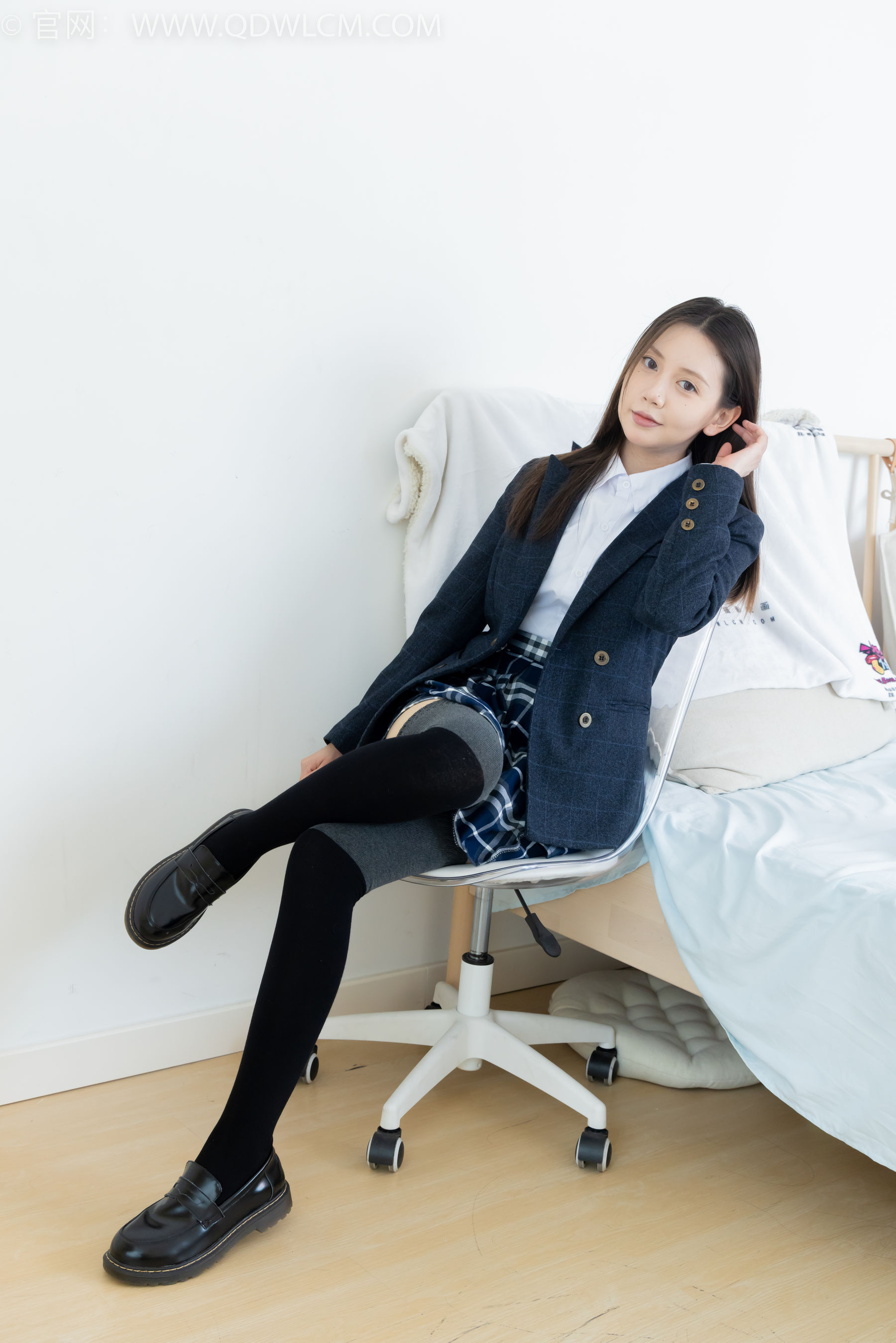 物恋传媒 No.2380 小曦 - jk制服、皮鞋、黑灰拼接过膝袜、厚肉丝/(155P)