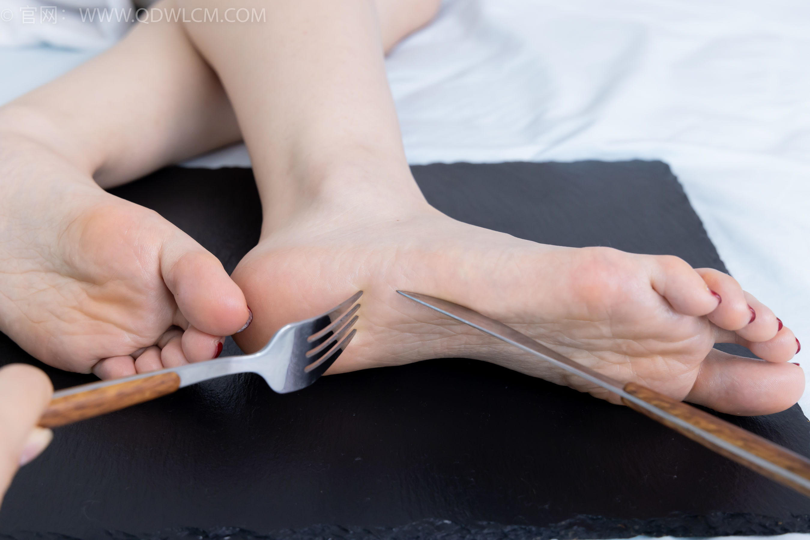 物恋传媒 No.2382 嘟嘟 - 平底凉鞋、白船袜、裸足、jk制服、裸足/(185P)