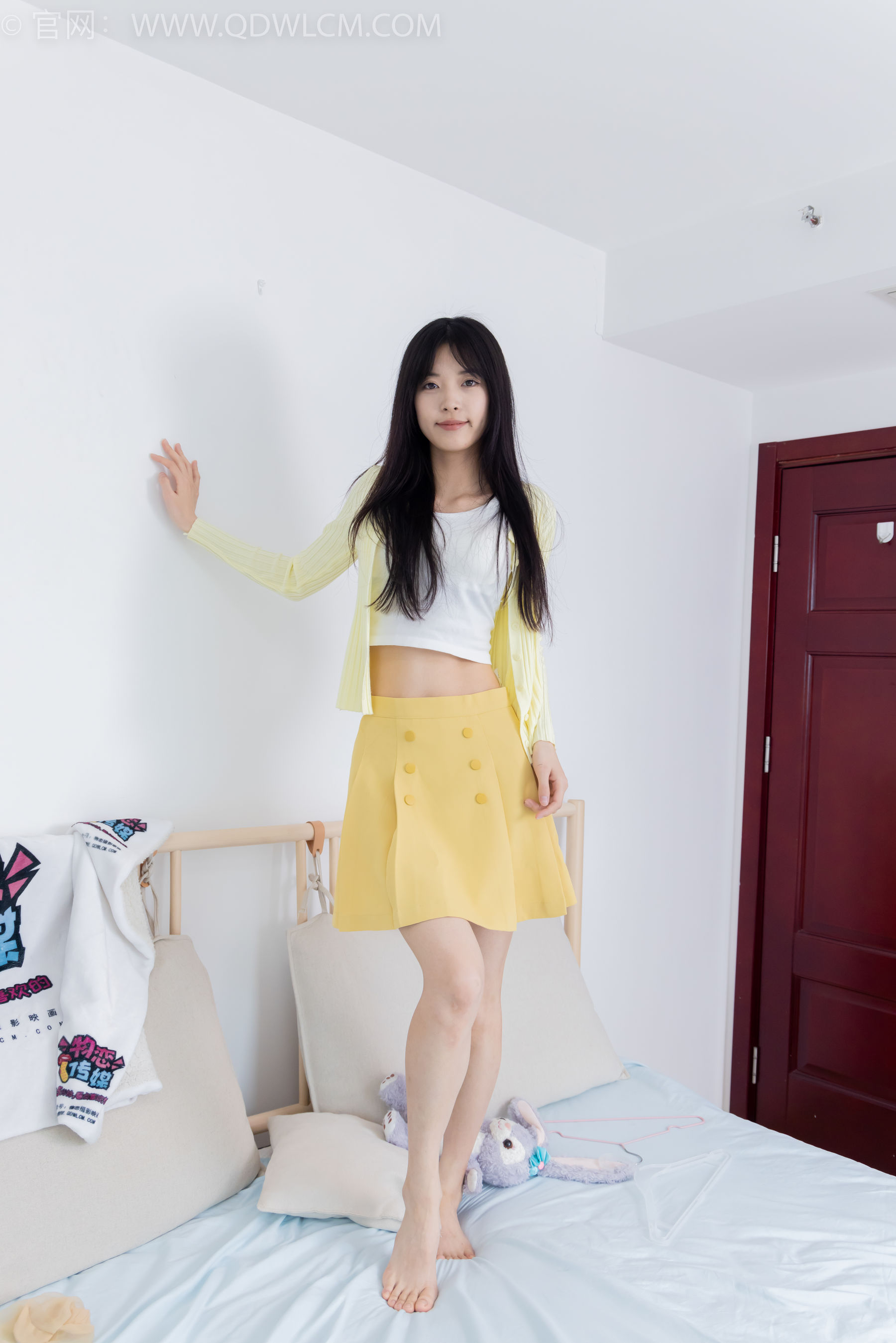 物恋传媒 No.2381 茯苓 - 板鞋、短肉丝、裸足/(195P)