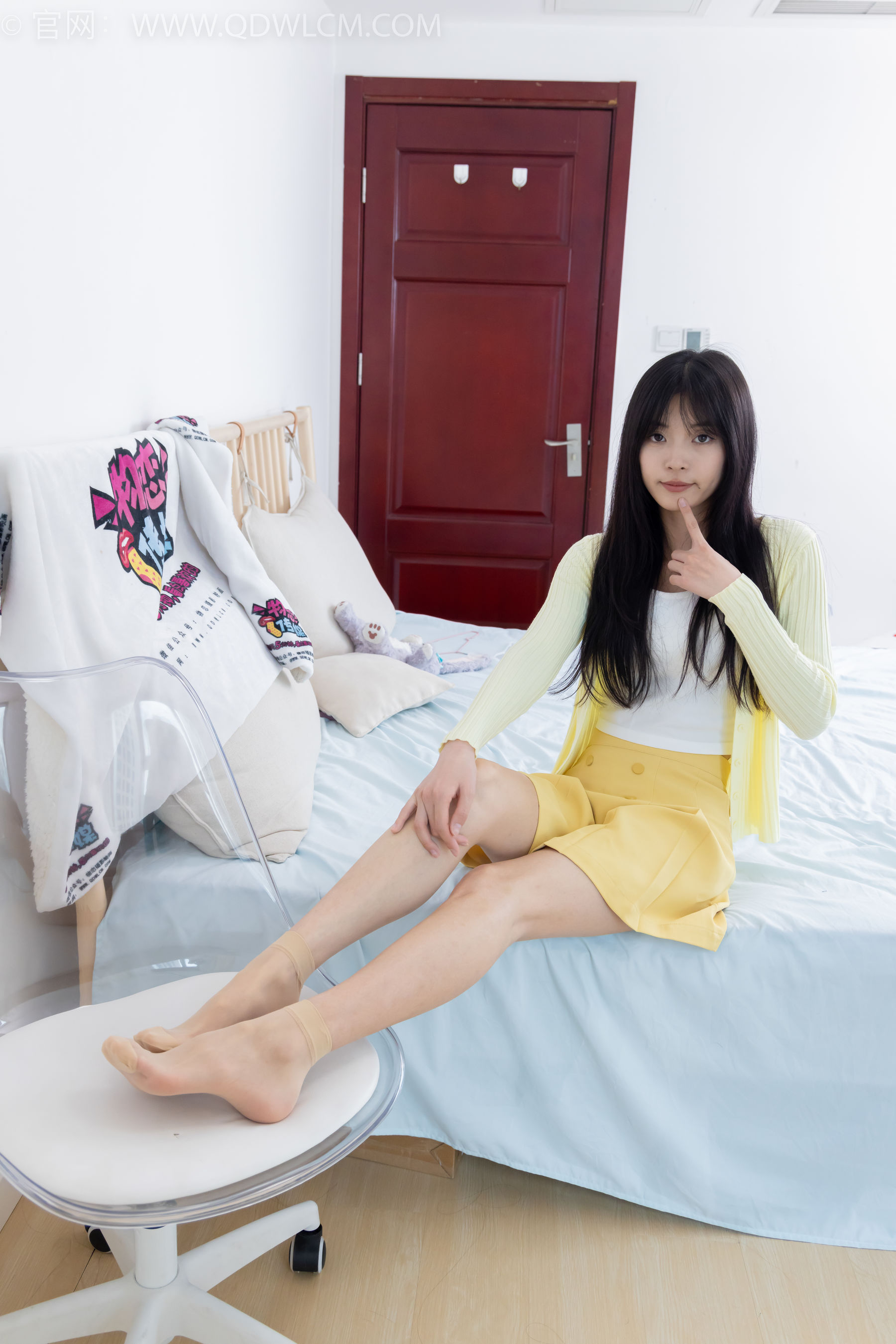 物恋传媒 No.2381 茯苓 - 板鞋、短肉丝、裸足/(195P)