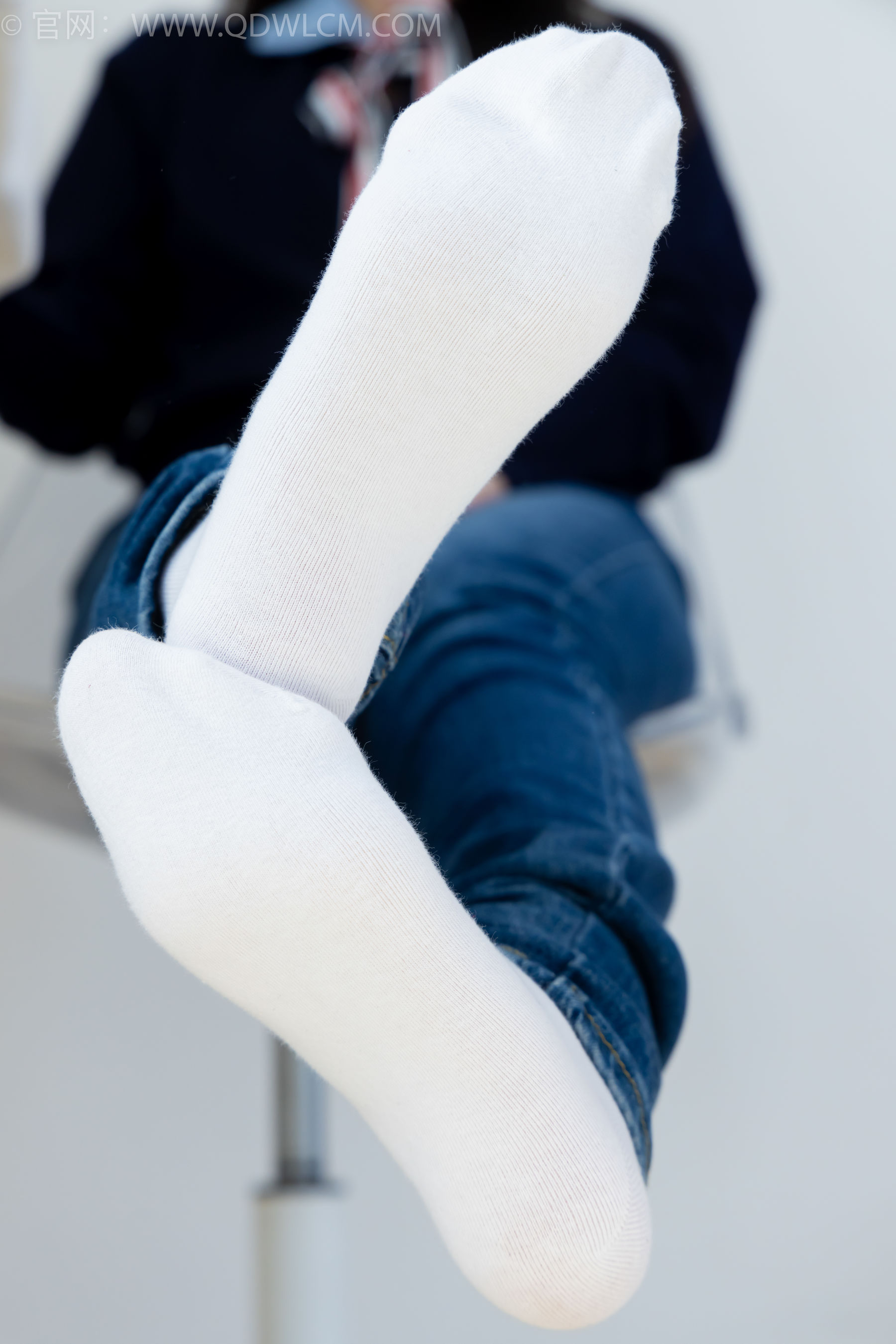 物恋传媒 No.2379 闪闪 - 帆布鞋、白棉袜、厚白丝小腿袜、裸足/(160P)