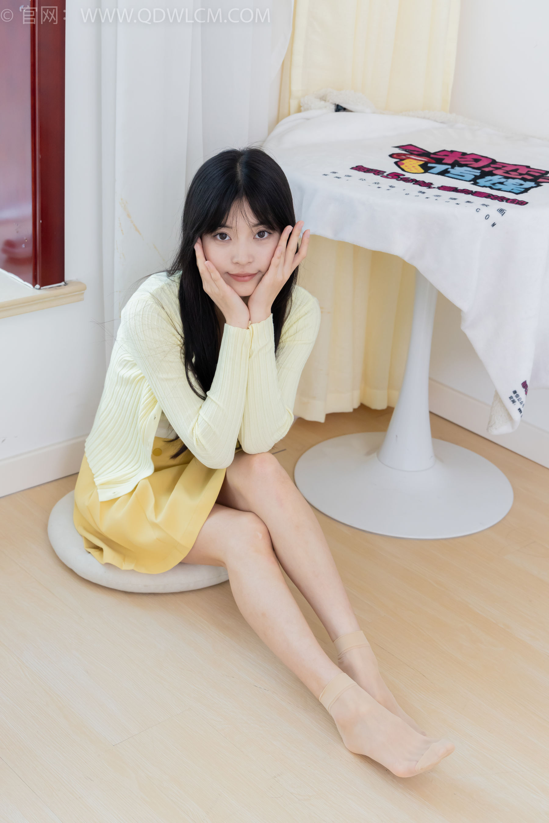 物恋传媒 No.2381 茯苓 - 板鞋、短肉丝、裸足/(195P)