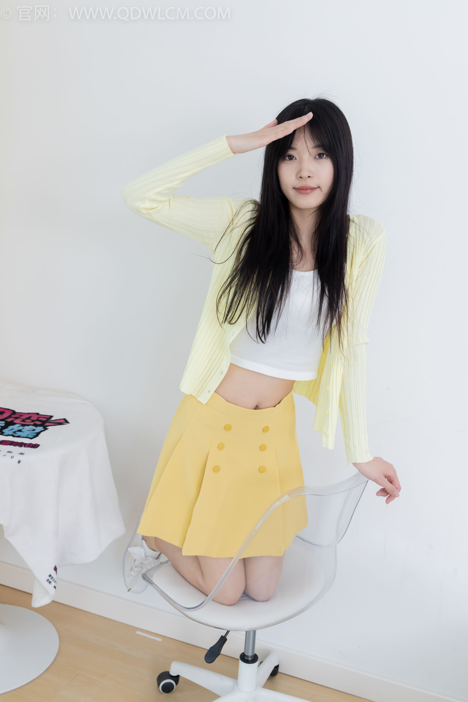 物恋传媒 No.2381 茯苓 - 板鞋、短肉丝、裸足/(195P)