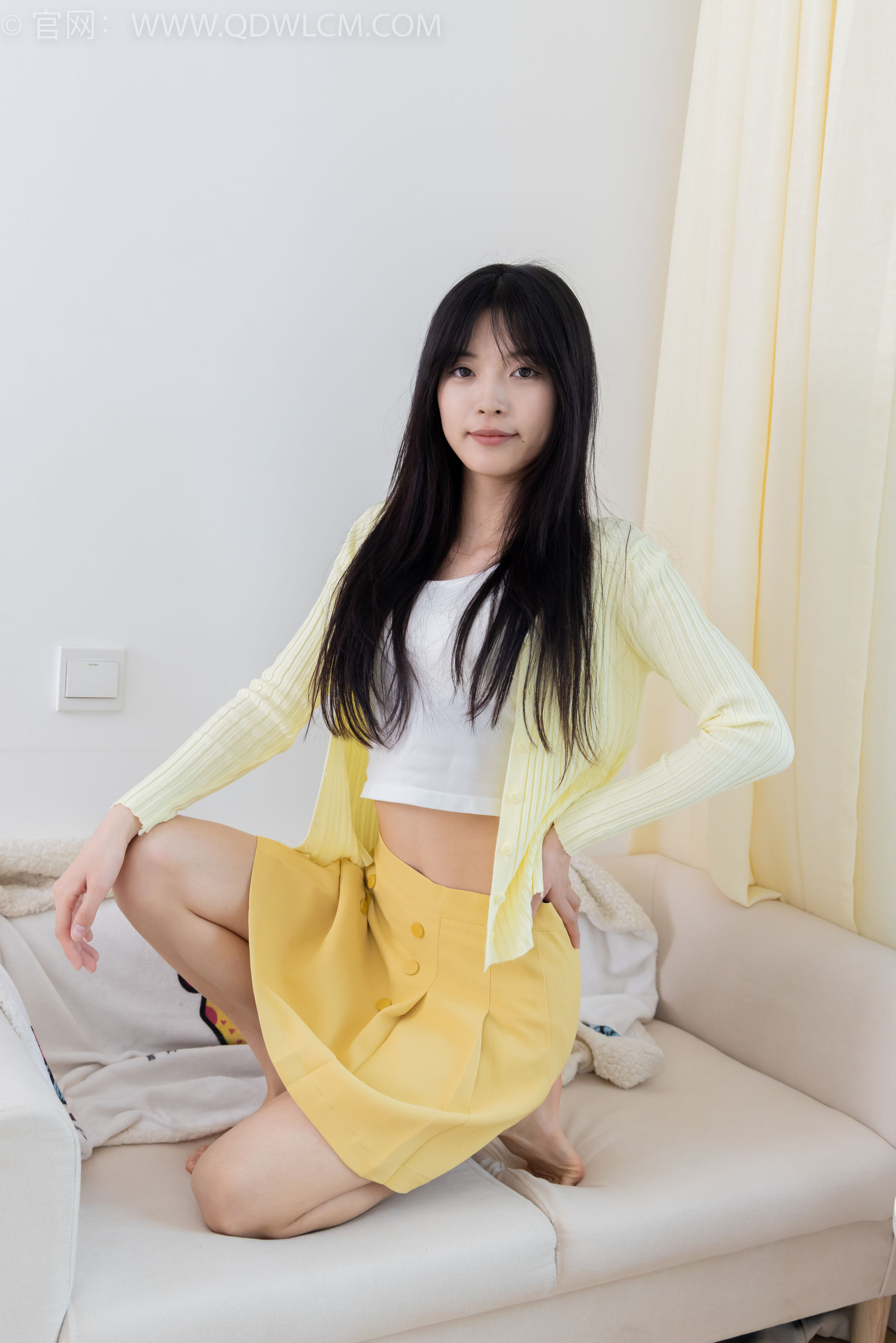 物恋传媒 No.2381 茯苓 - 板鞋、短肉丝、裸足/(195P)