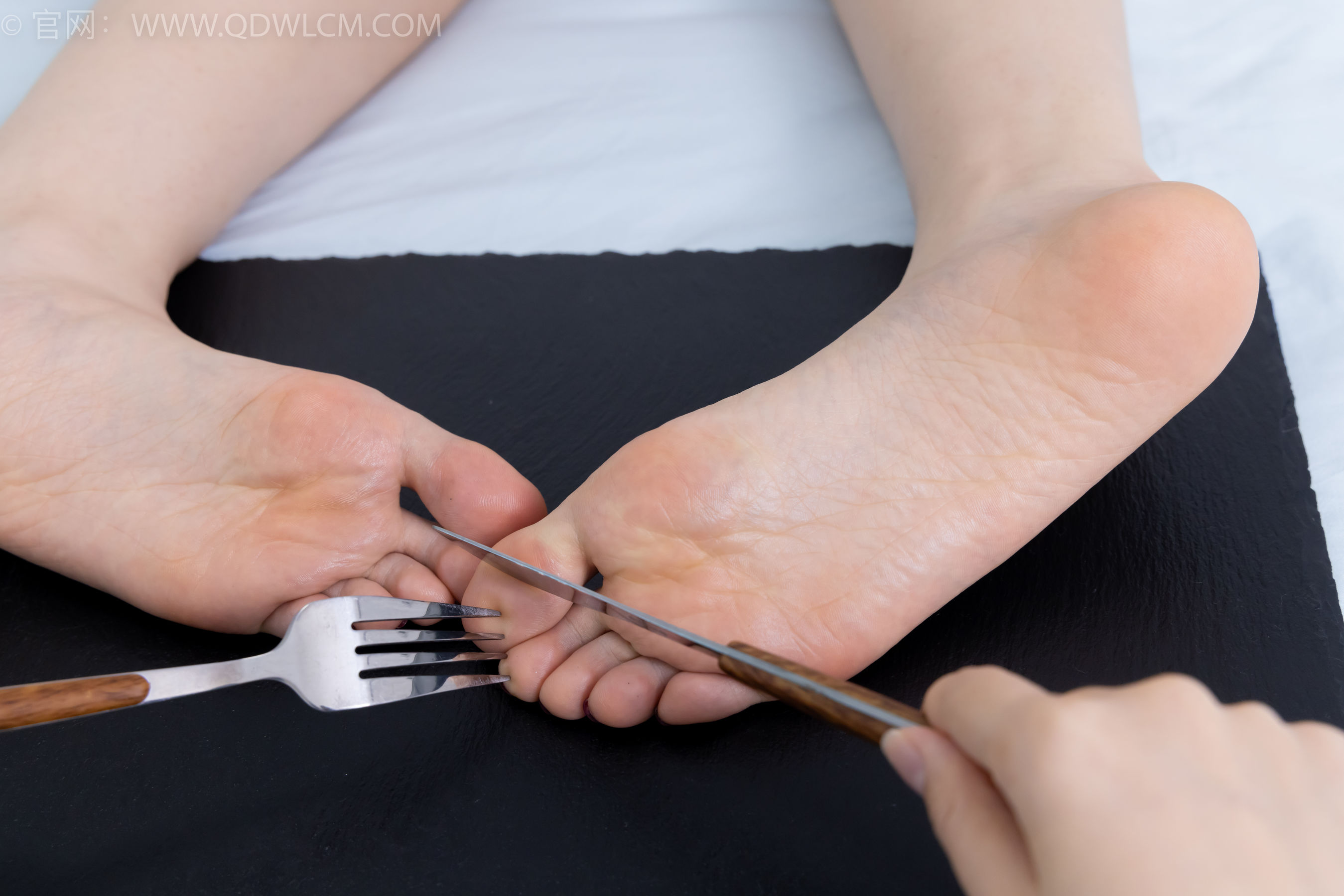 物恋传媒 No.2382 嘟嘟 - 平底凉鞋、白船袜、裸足、jk制服、裸足/(185P)