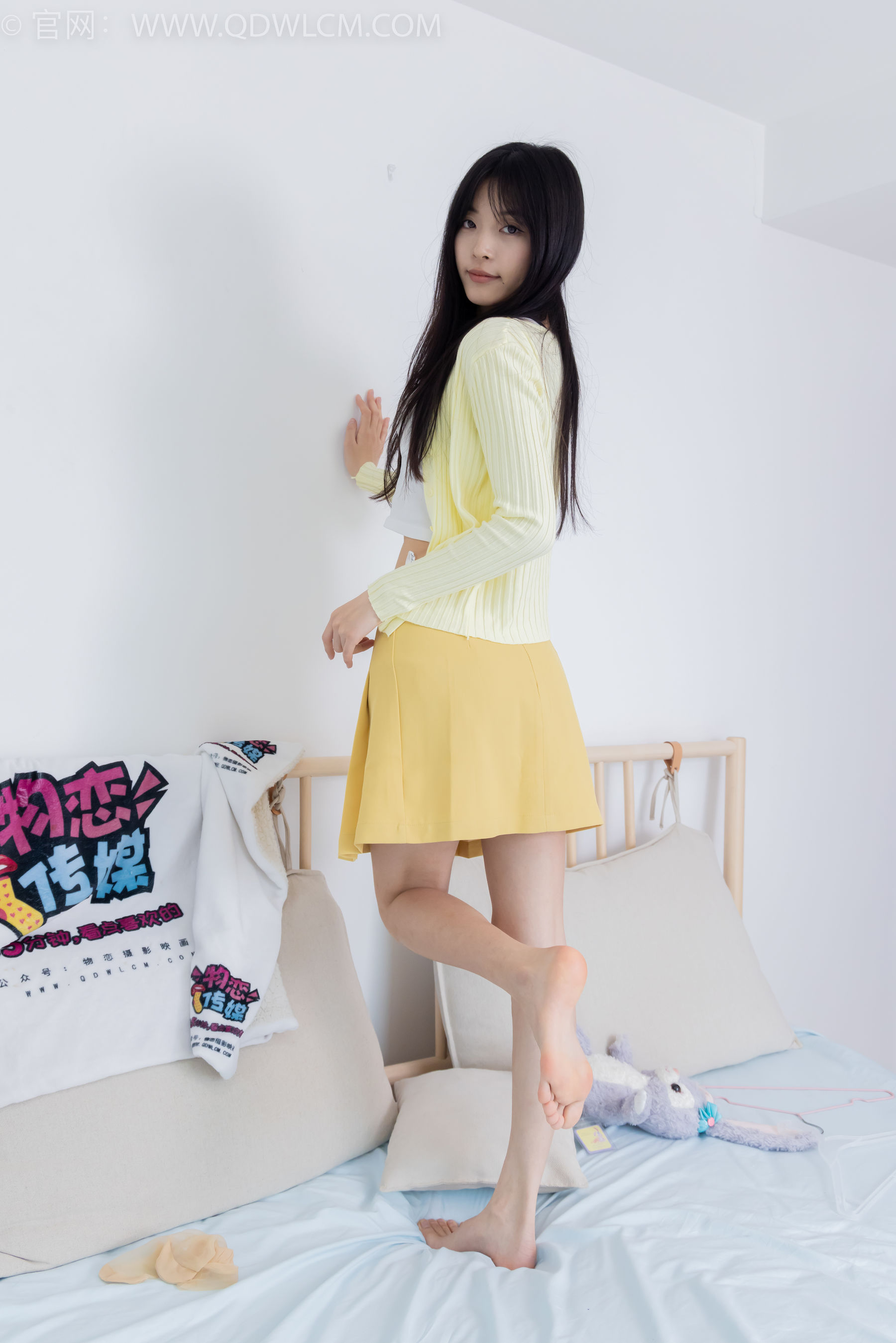 物恋传媒 No.2381 茯苓 - 板鞋、短肉丝、裸足/(195P)