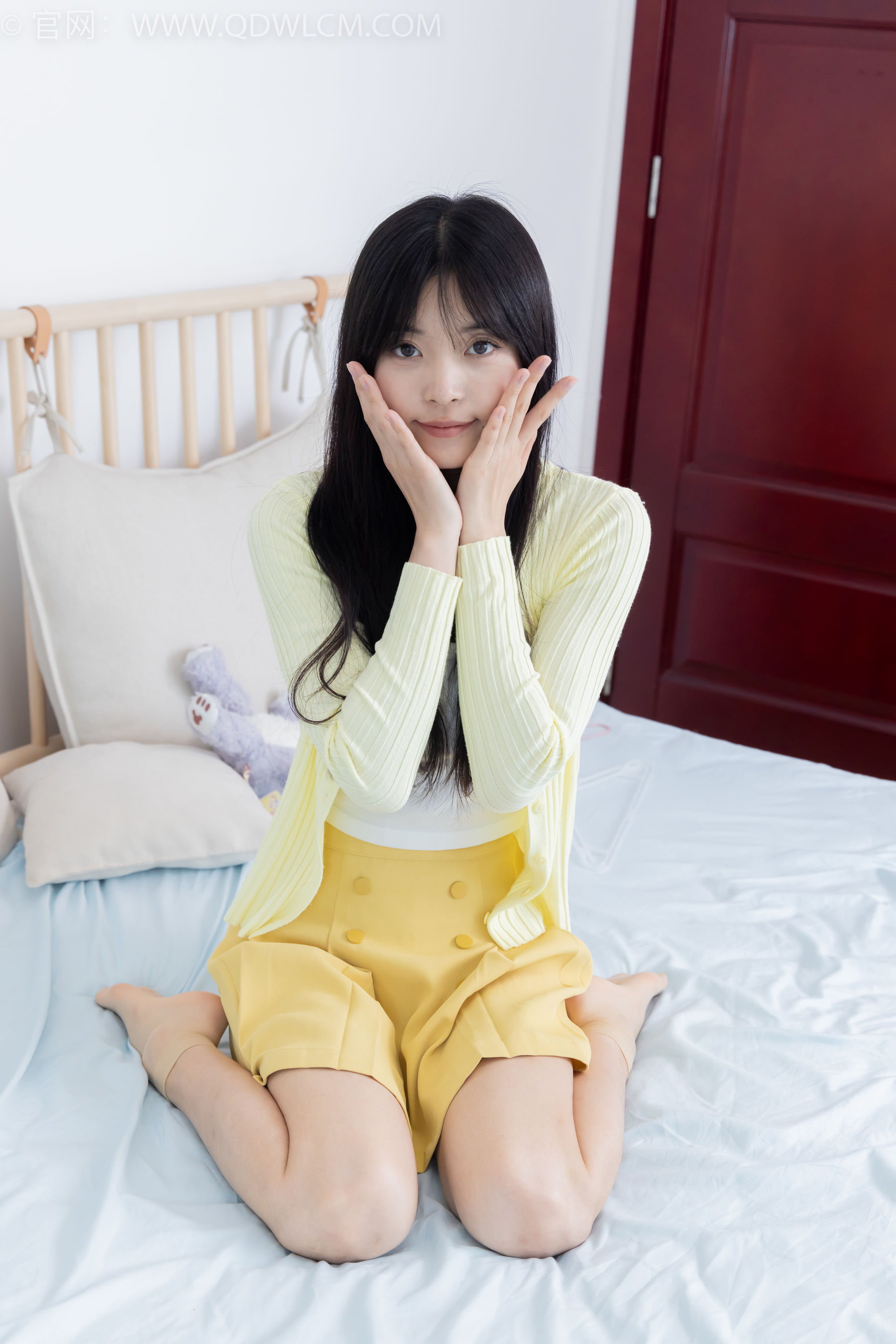 物恋传媒 No.2381 茯苓 - 板鞋、短肉丝、裸足/(195P)