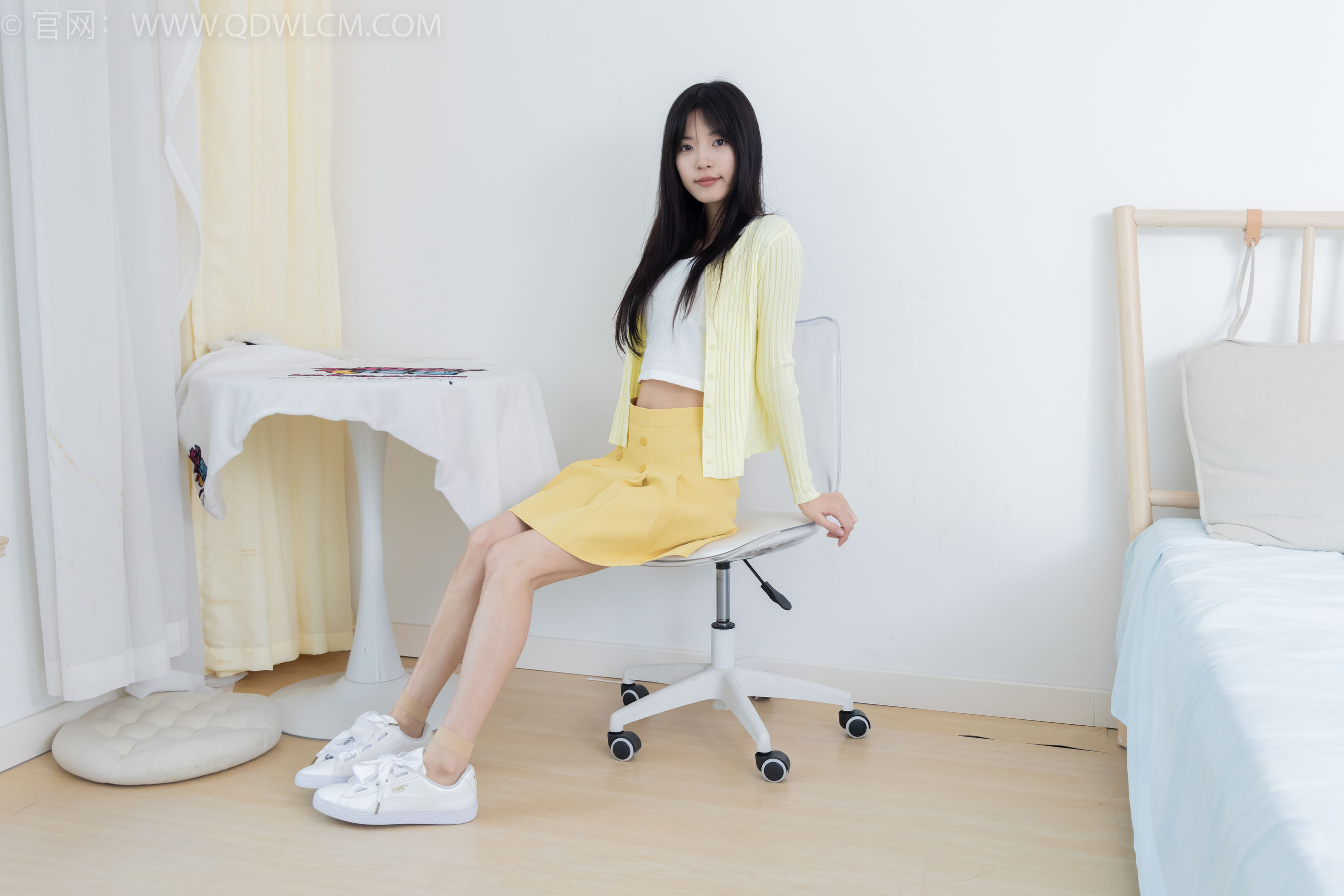 物恋传媒 No.2381 茯苓 - 板鞋、短肉丝、裸足/(195P)