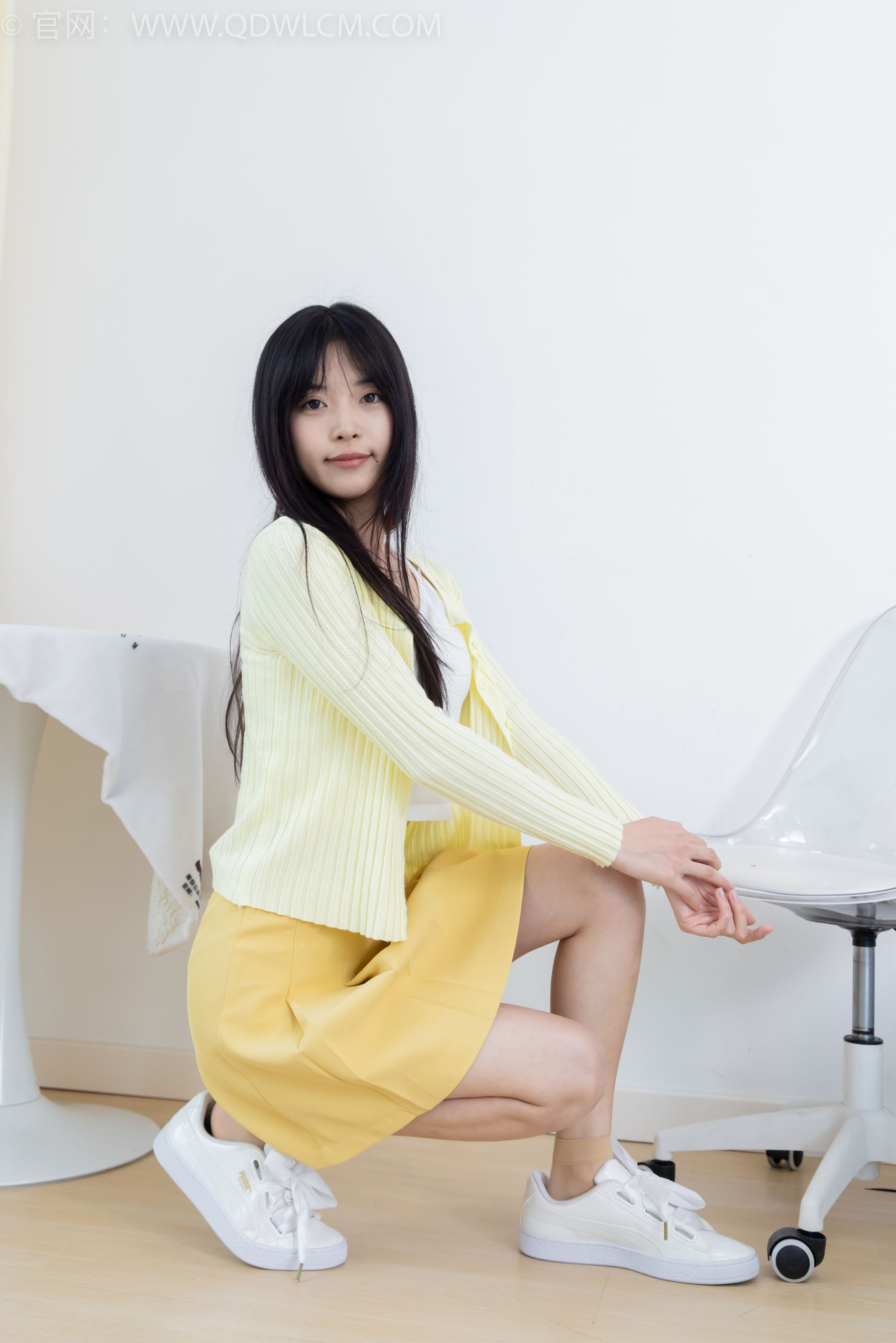 物恋传媒 No.2381 茯苓 - 板鞋、短肉丝、裸足/(195P)