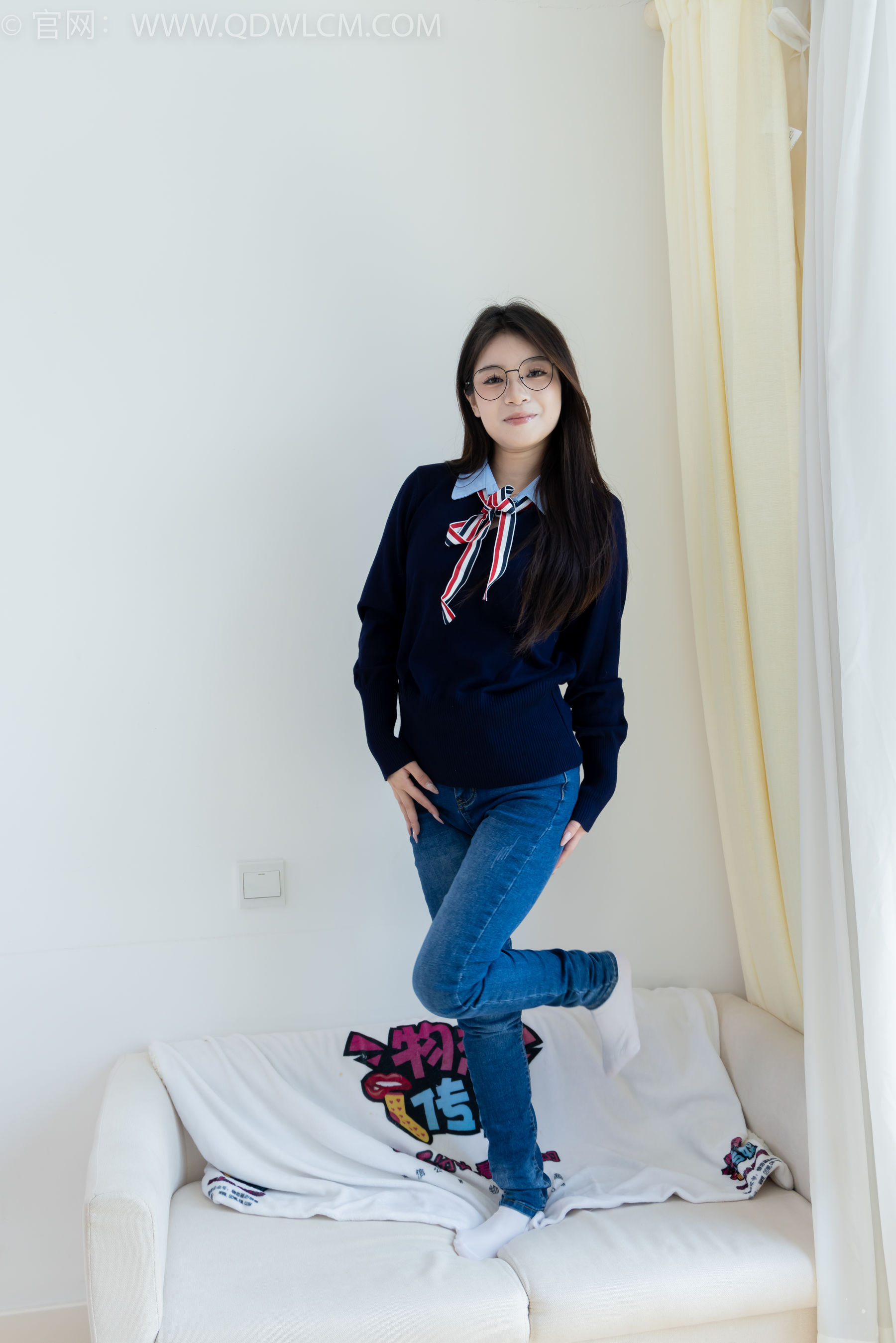 物恋传媒 No.2379 闪闪 - 帆布鞋、白棉袜、厚白丝小腿袜、裸足/(160P)