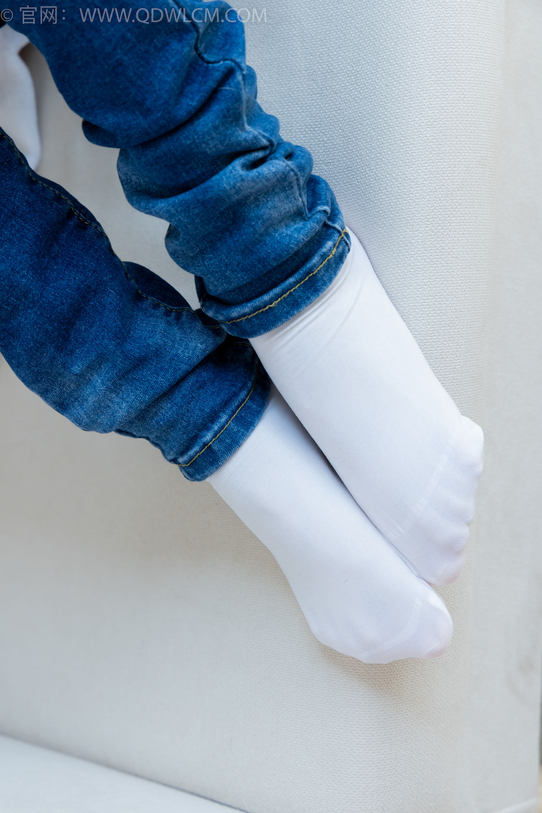 物恋传媒 No.2379 闪闪 - 帆布鞋、白棉袜、厚白丝小腿袜、裸足/(160P)