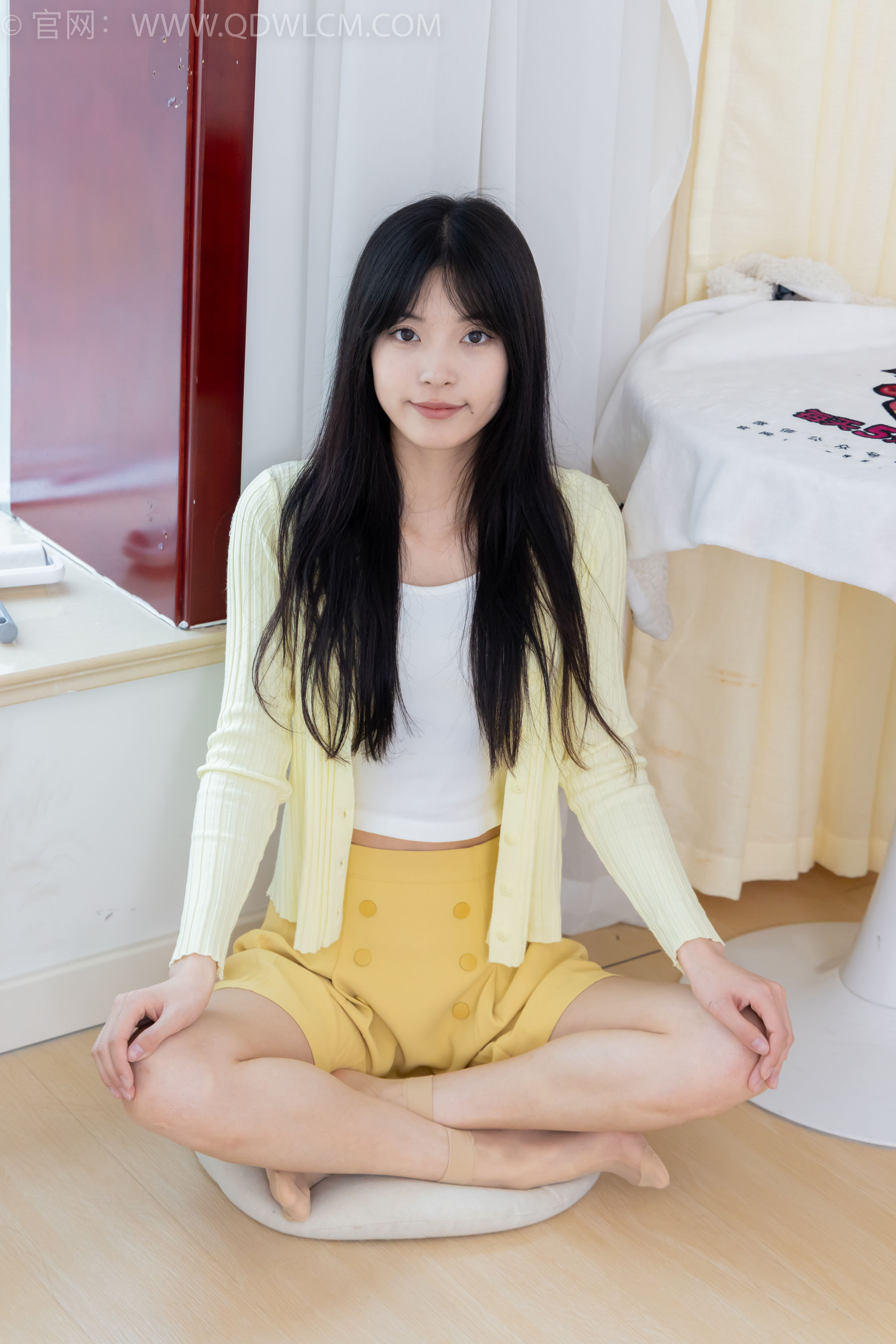 物恋传媒 No.2381 茯苓 - 板鞋、短肉丝、裸足/(195P)