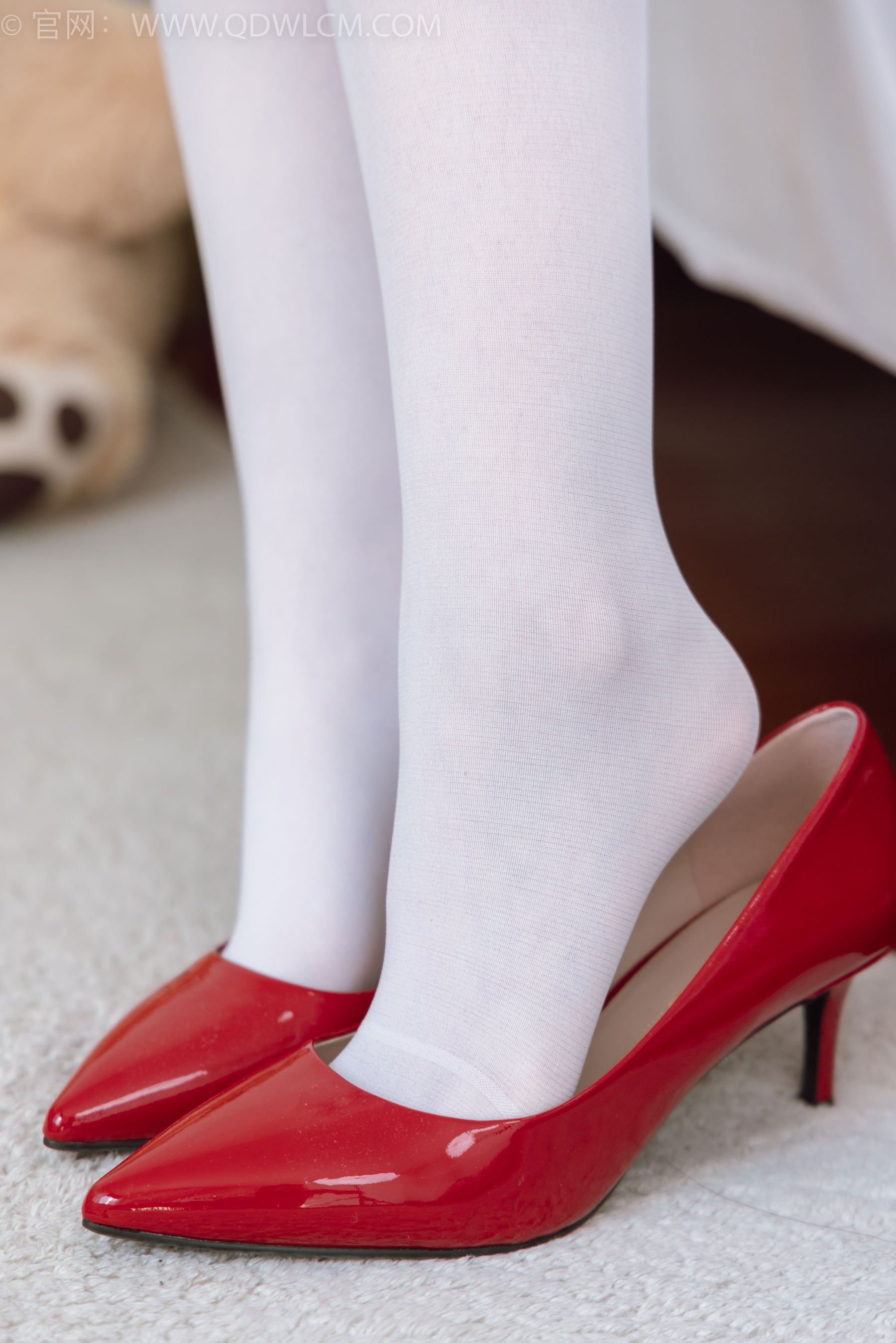 物恋传媒 No.2373 兮兮 - cos制服、高跟鞋、厚白丝/(150P)