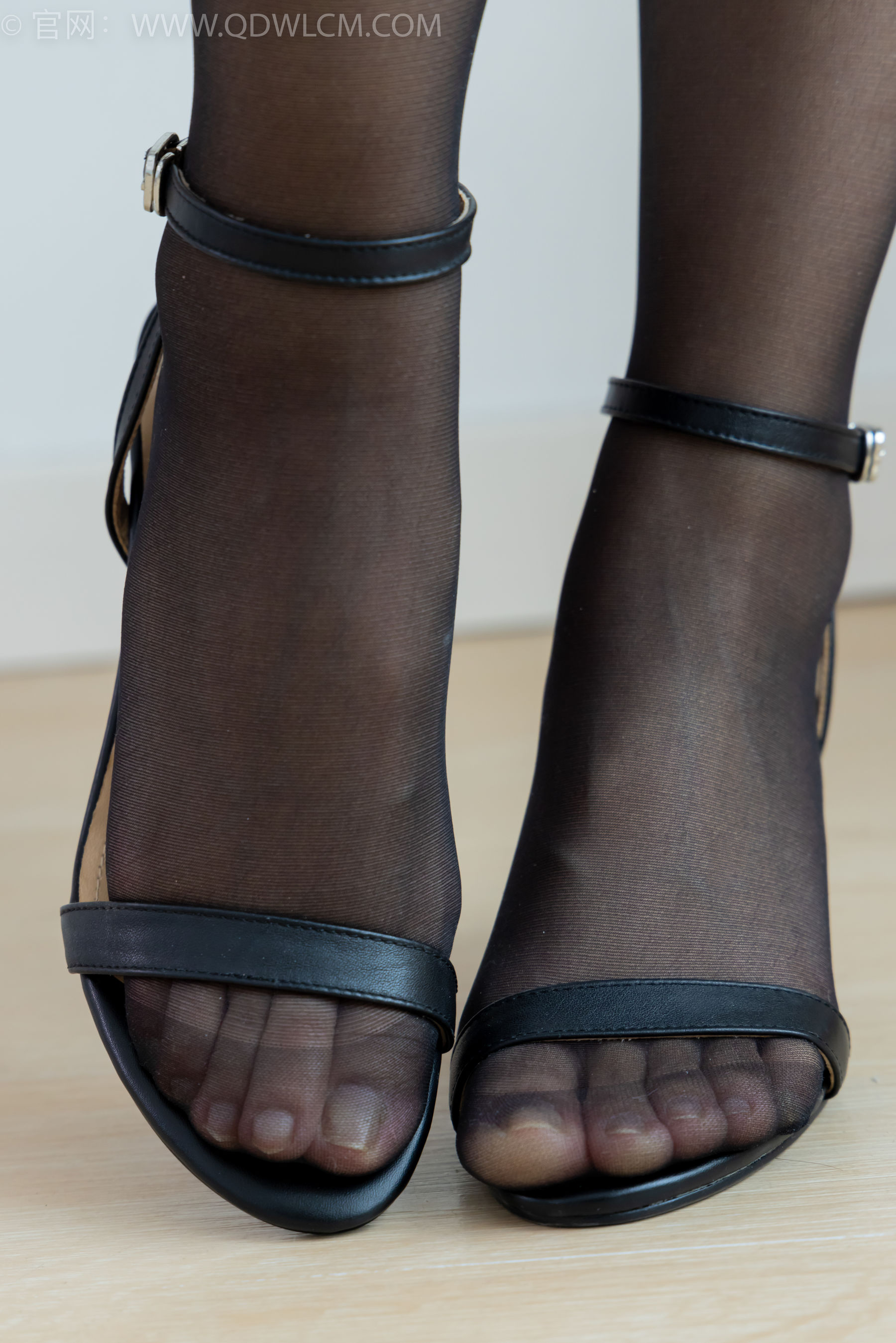 物恋传媒 No.2374 岚岚 - 高跟凉鞋、薄黑丝脚尖透明款、肚子疼揉肚子剧情/(150P)