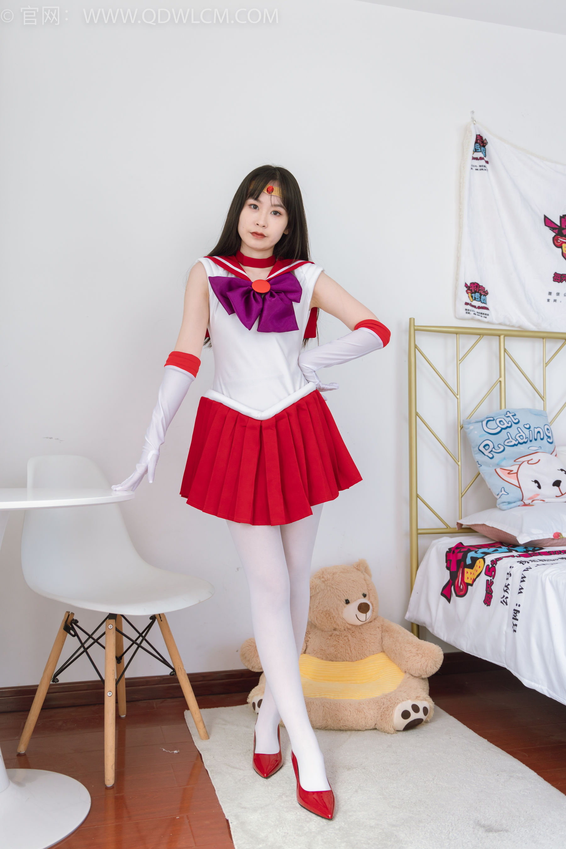 物恋传媒 No.2373 兮兮 - cos制服、高跟鞋、厚白丝/(150P)