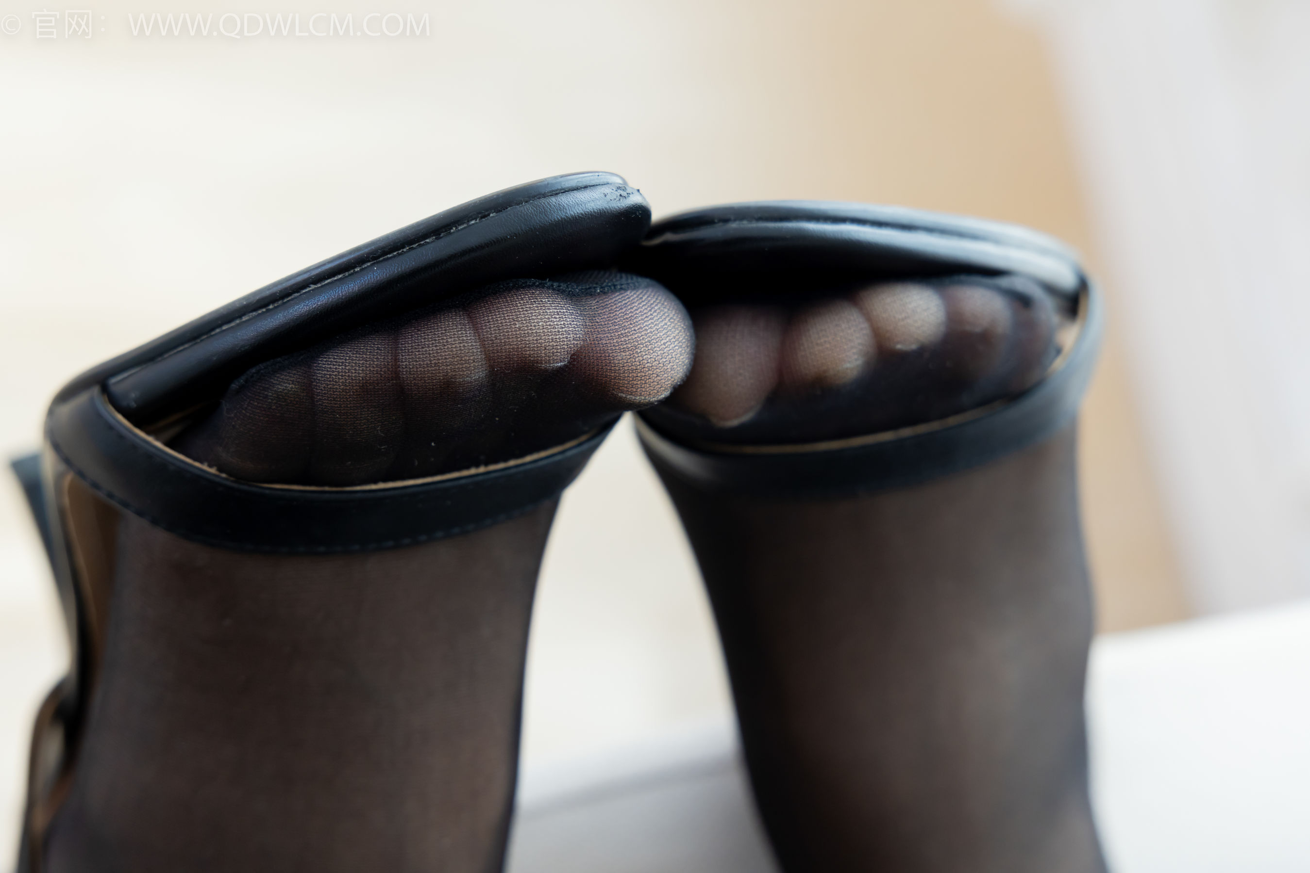 物恋传媒 No.2374 岚岚 - 高跟凉鞋、薄黑丝脚尖透明款、肚子疼揉肚子剧情/(150P)