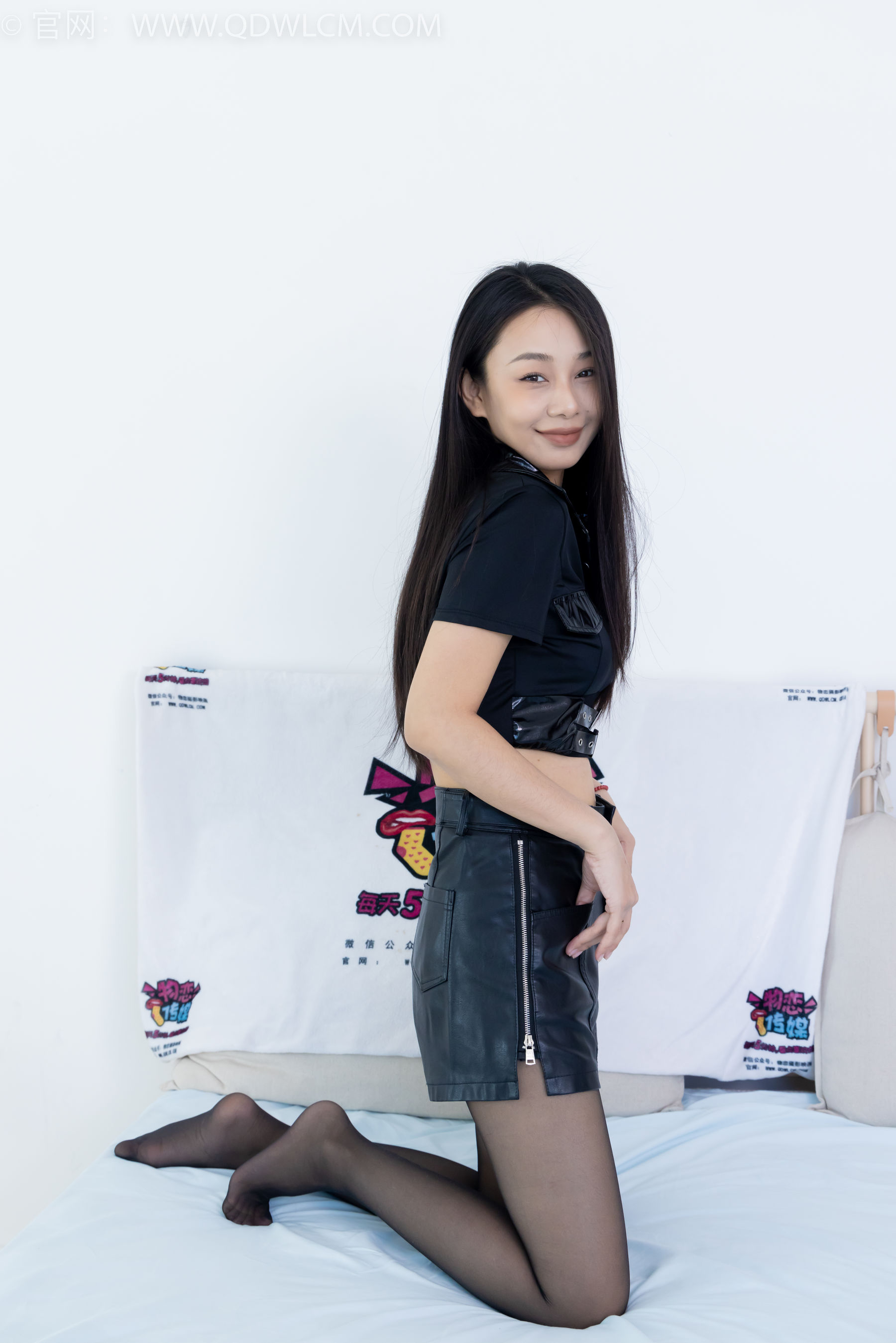 物恋传媒 No.2374 岚岚 - 高跟凉鞋、薄黑丝脚尖透明款、肚子疼揉肚子剧情/(150P)