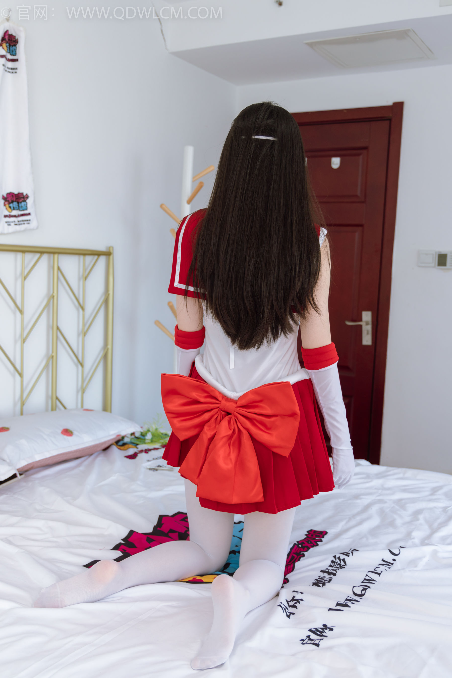 物恋传媒 No.2373 兮兮 - cos制服、高跟鞋、厚白丝/(150P)