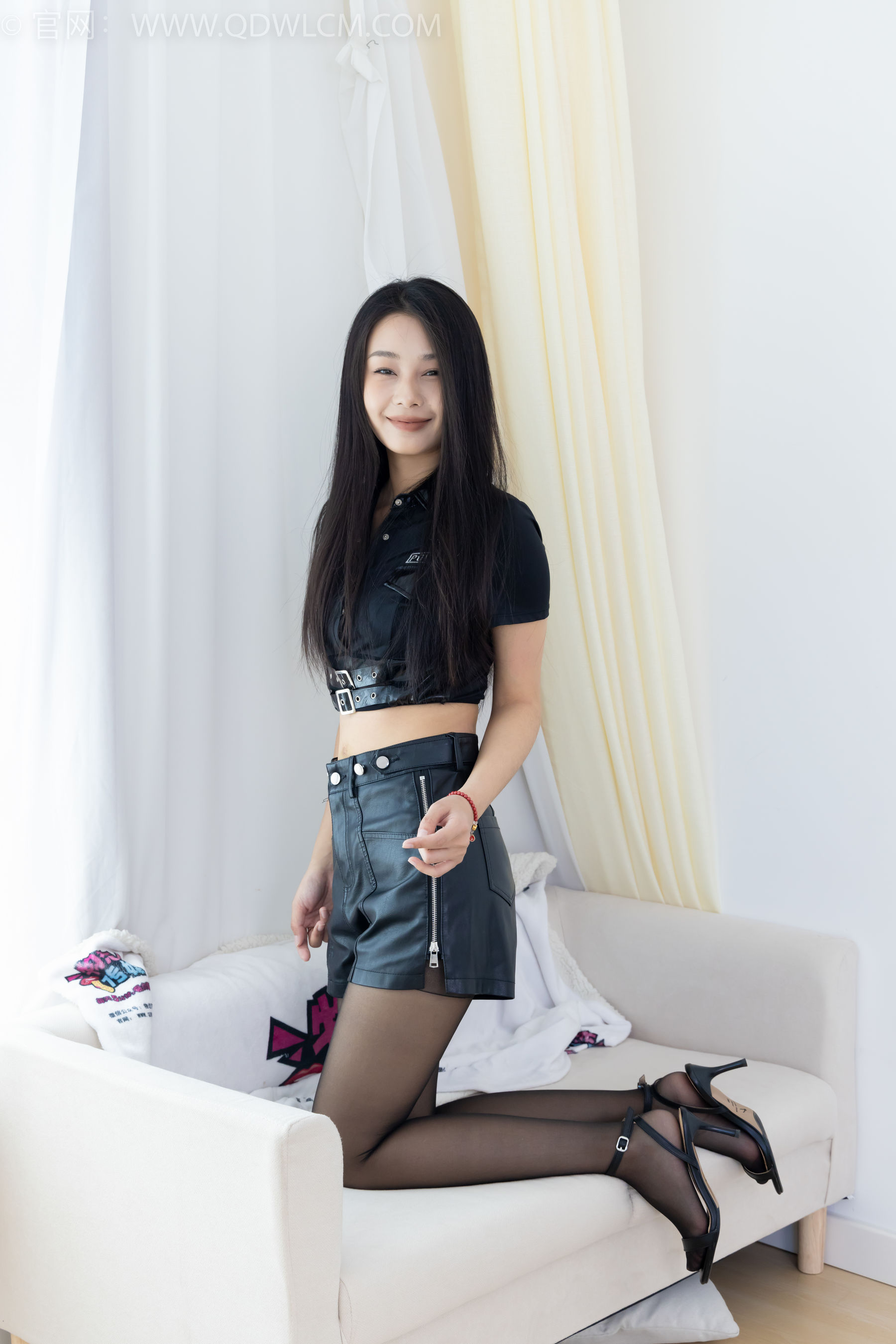 物恋传媒 No.2374 岚岚 - 高跟凉鞋、薄黑丝脚尖透明款、肚子疼揉肚子剧情/(150P)