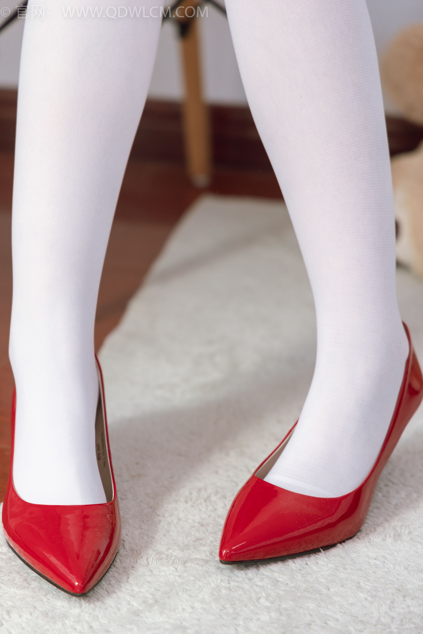 物恋传媒 No.2373 兮兮 - cos制服、高跟鞋、厚白丝/(150P)