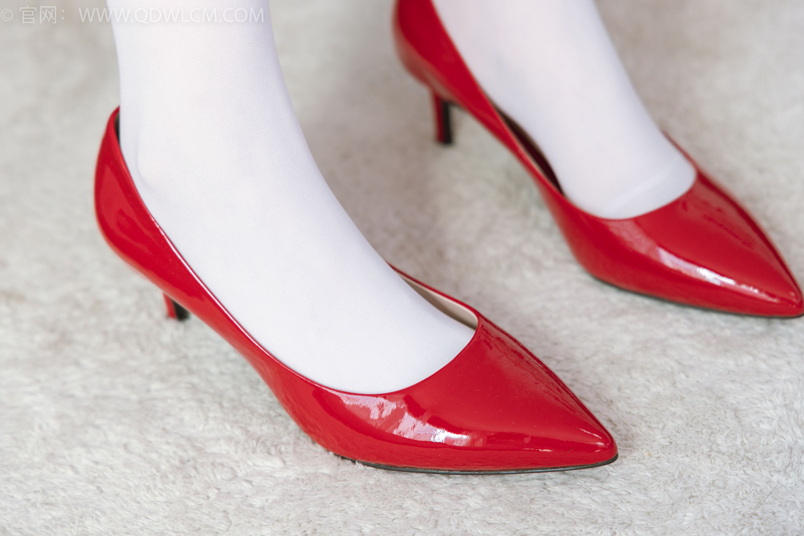 物恋传媒 No.2373 兮兮 - cos制服、高跟鞋、厚白丝/(150P)