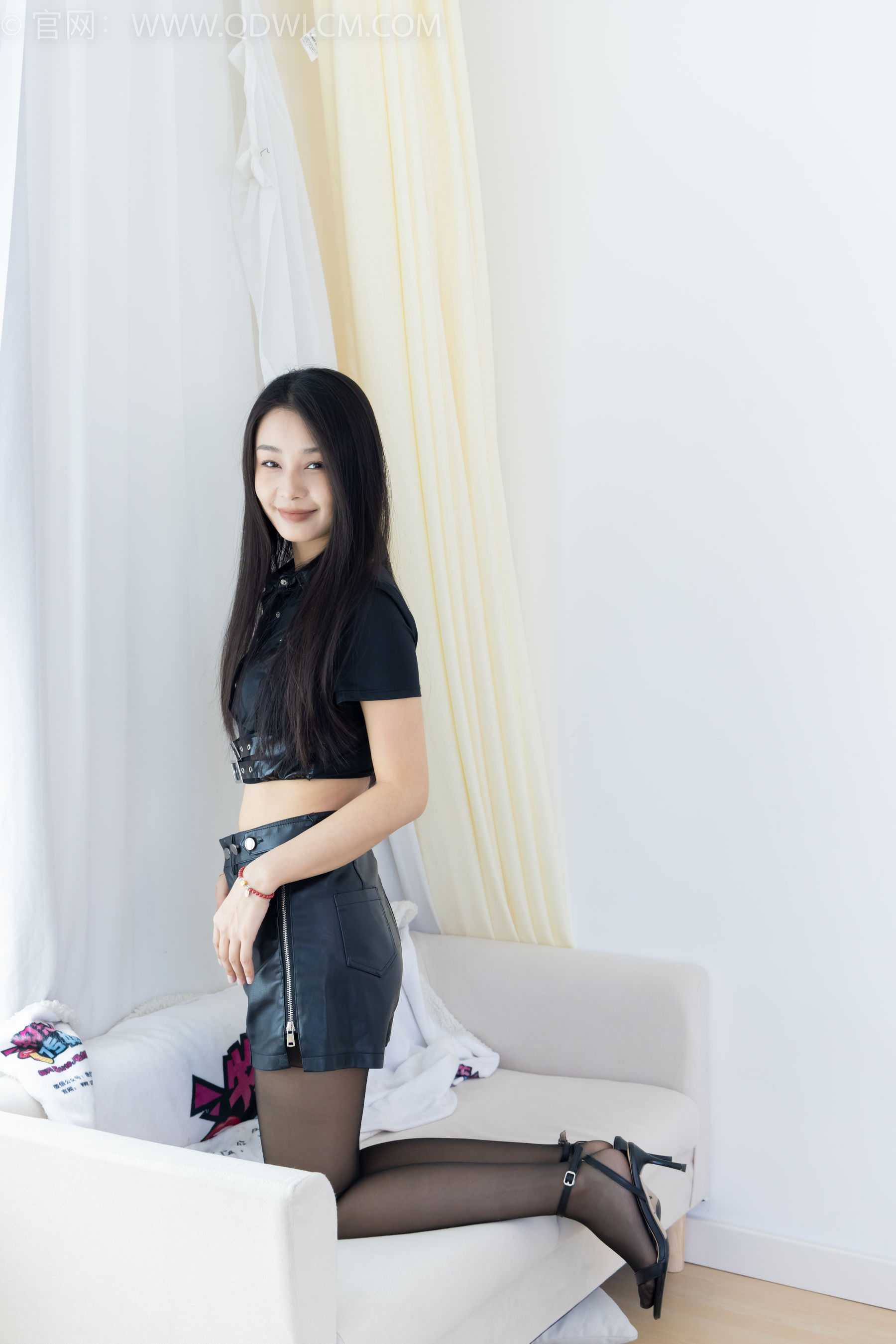 物恋传媒 No.2374 岚岚 - 高跟凉鞋、薄黑丝脚尖透明款、肚子疼揉肚子剧情/(150P)