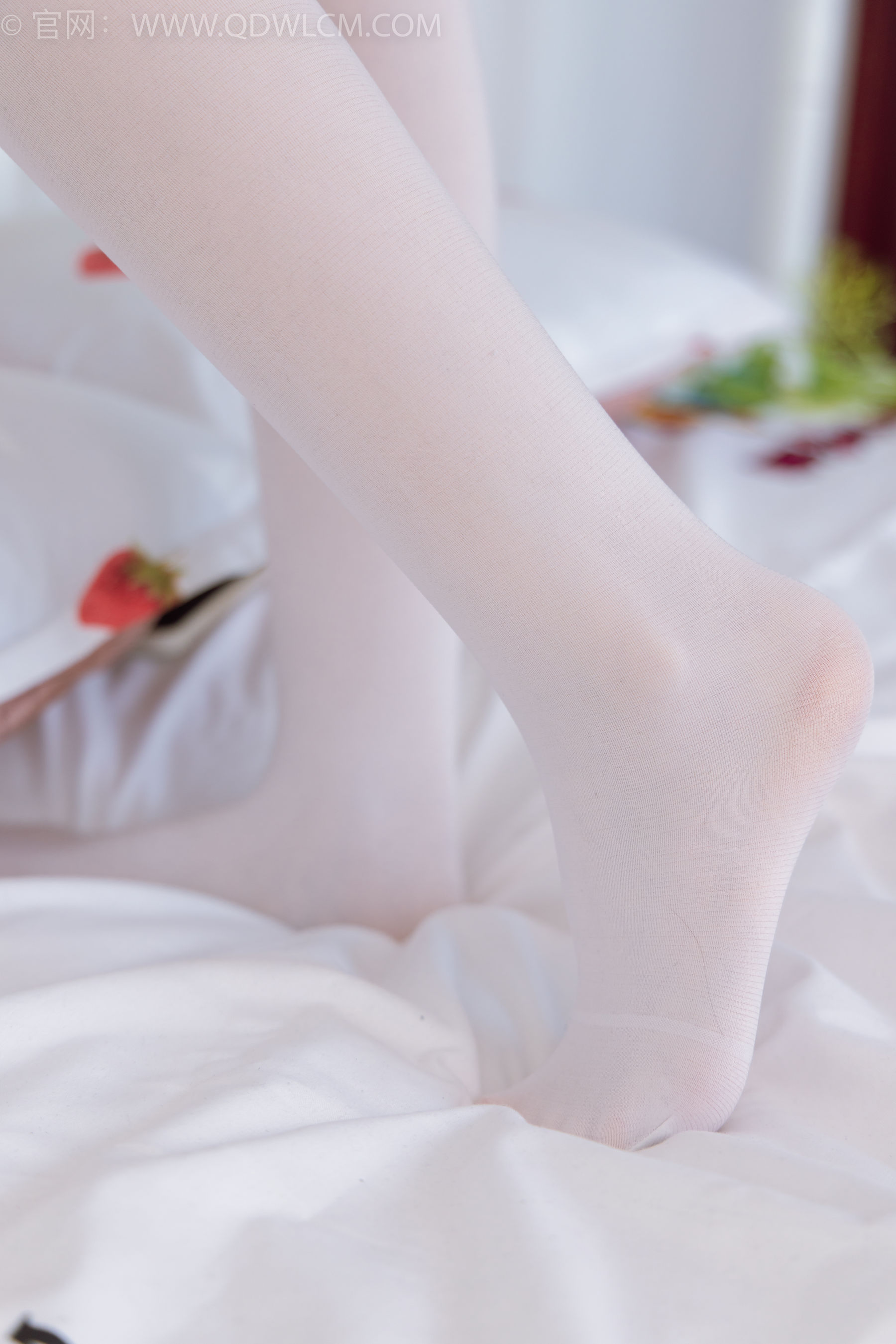 物恋传媒 No.2373 兮兮 - cos制服、高跟鞋、厚白丝/(150P)