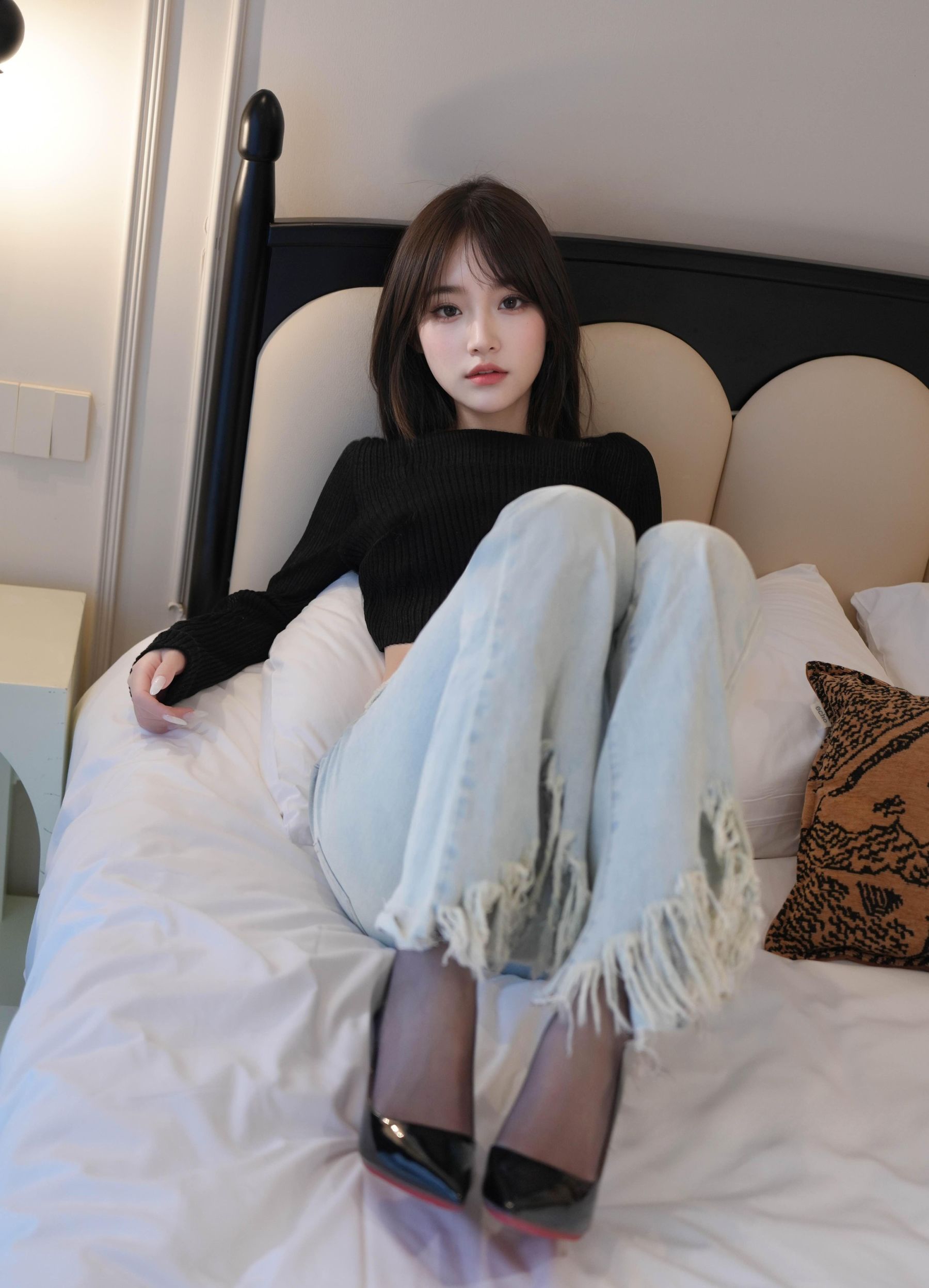 汁汁 - 牛仔裤下的虾线黑丝/(52P)