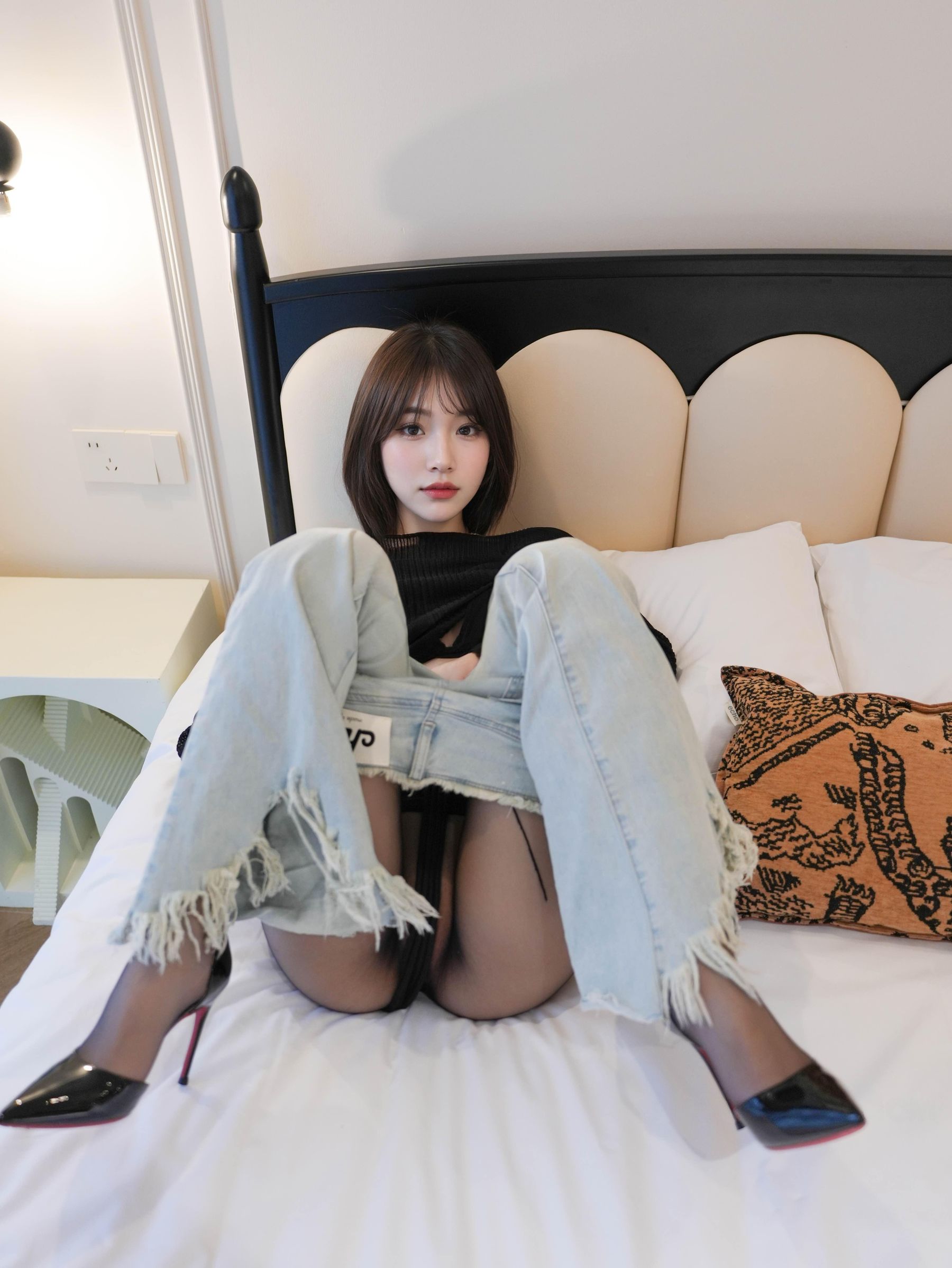 汁汁 - 牛仔裤下的虾线黑丝/(52P)