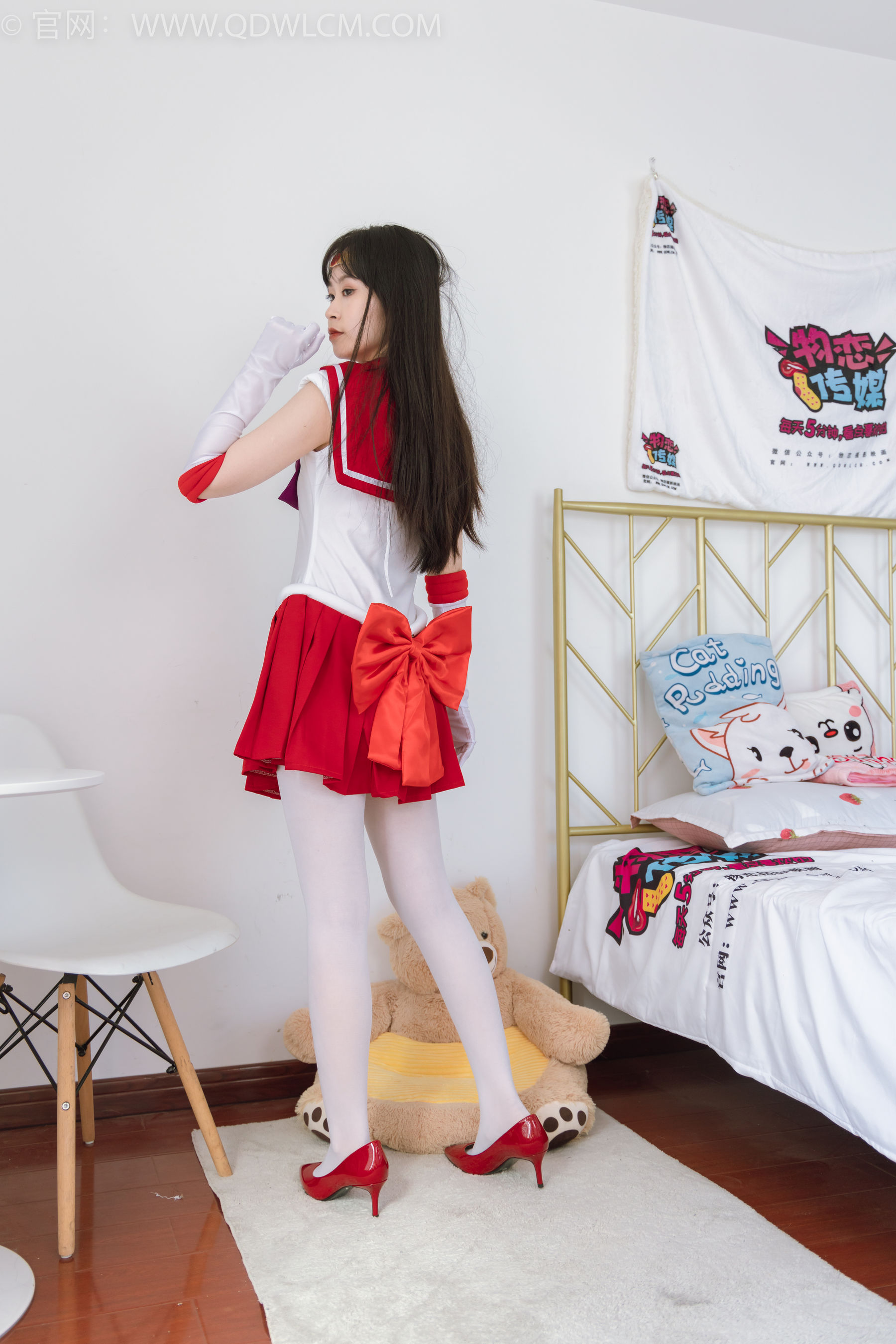 物恋传媒 No.2373 兮兮 - cos制服、高跟鞋、厚白丝/(150P)