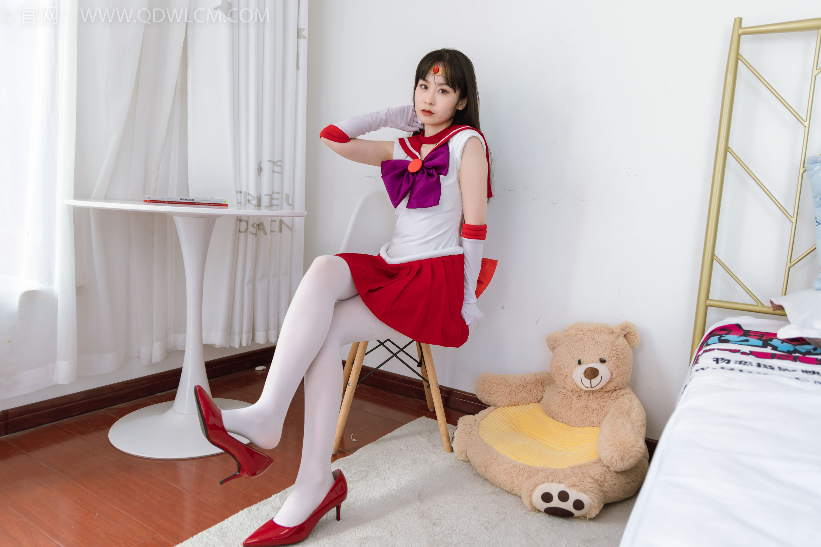 物恋传媒 No.2373 兮兮 - cos制服、高跟鞋、厚白丝/(150P)